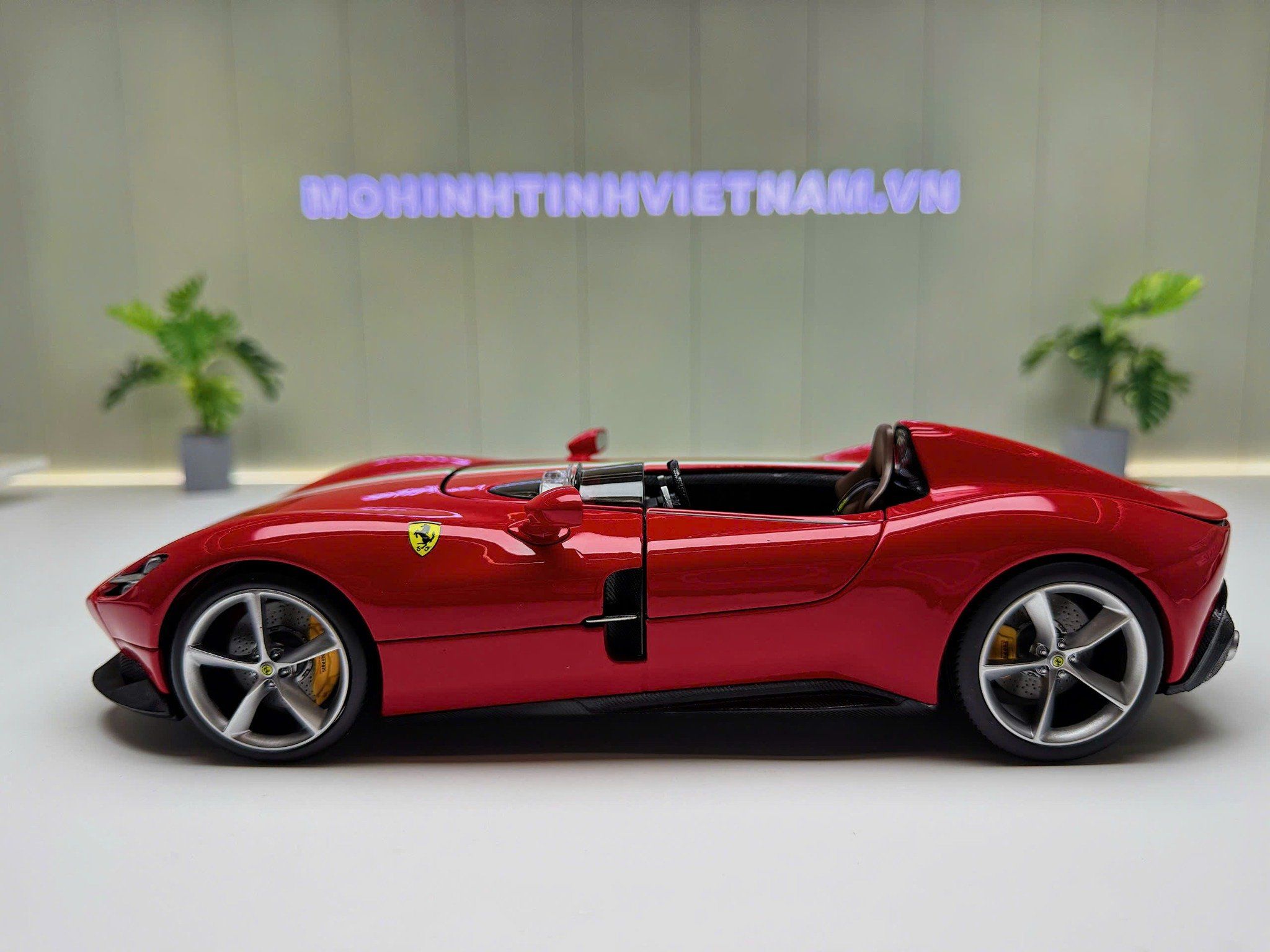 XE MÔ HÌNH FERRARI SP1 MONZA,TỶ LỆ 1/18 BBURAGO