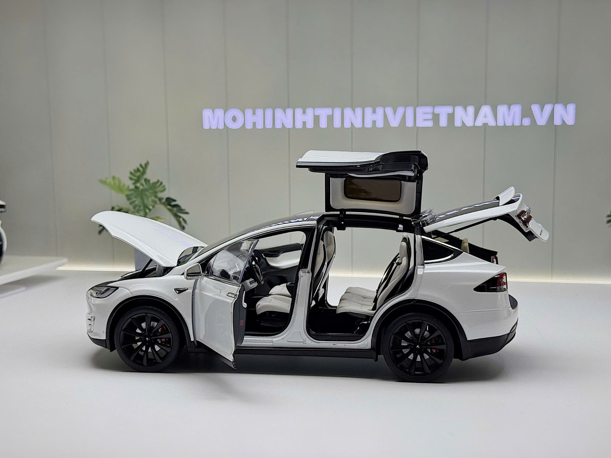 XE MÔ HÌNH TESLA MODEL X WHITE,TỶ LỆ 1/18