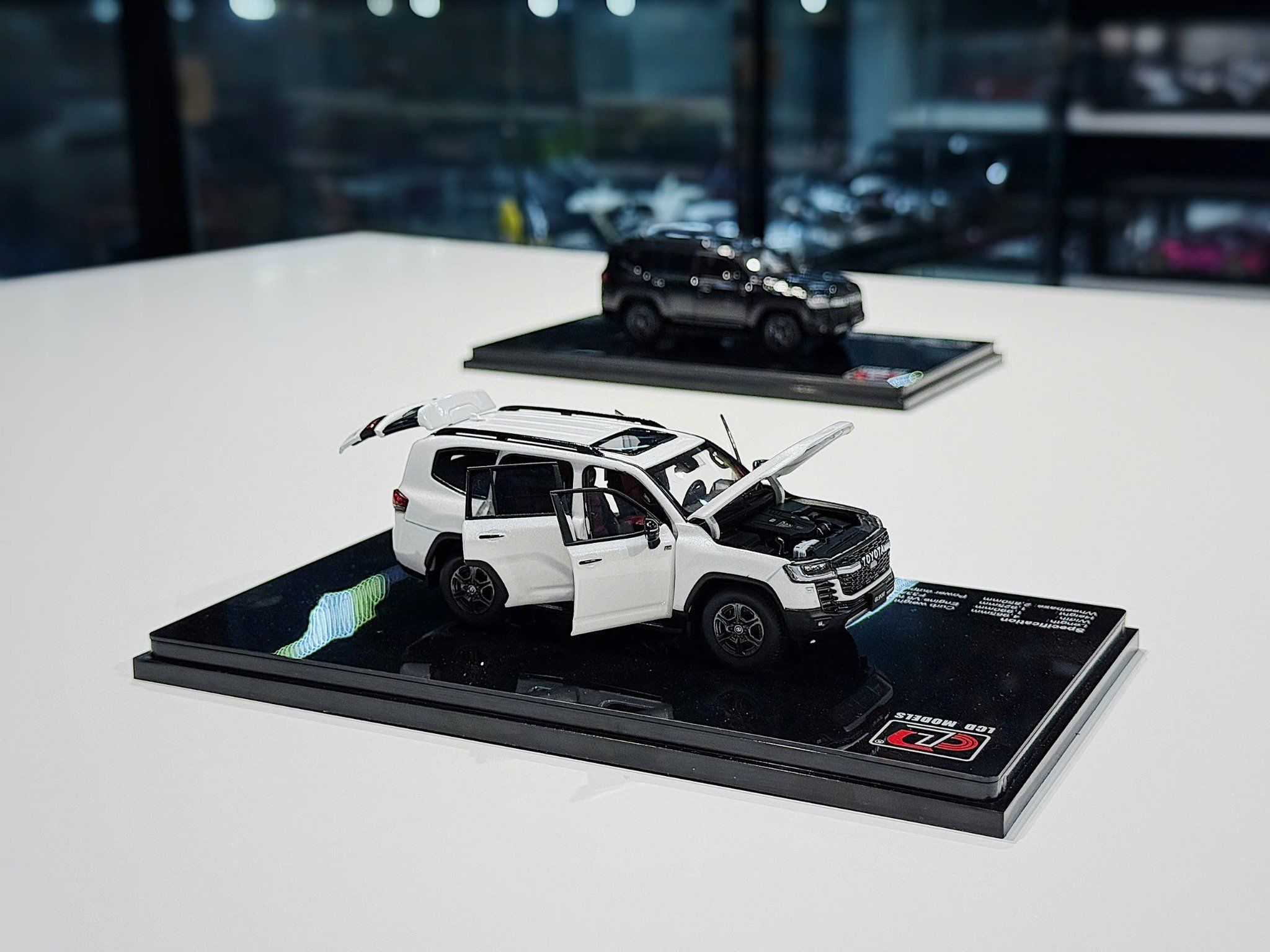 XE MÔ HÌNH TOYOTA LAND CRUISER LC300 GR-SPORT WHITE,TỶ LỆ 1/43 LCD