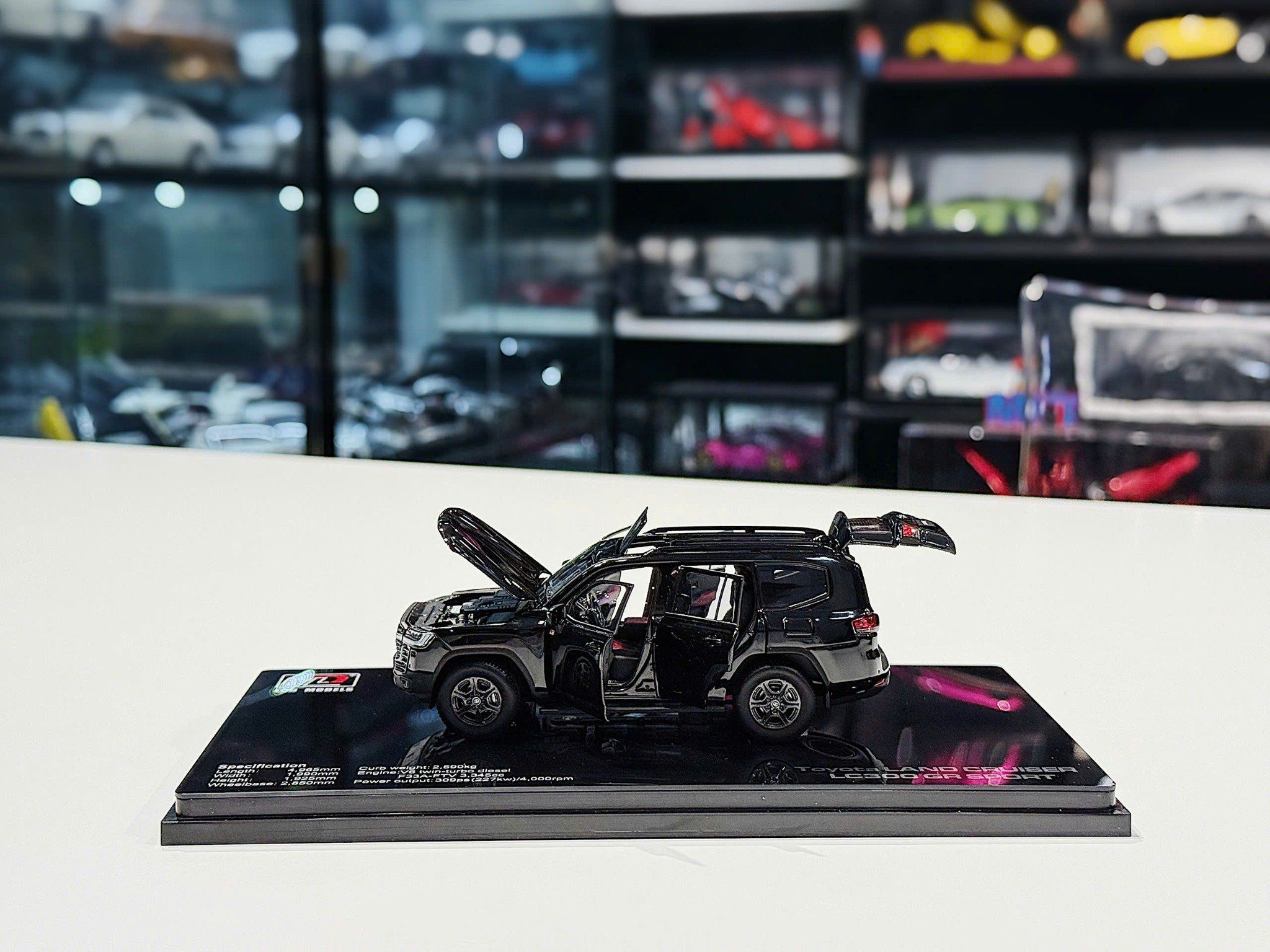 XE MÔ HÌNH TOYOTA LAND CRUISER LC300 GR-SPORT BLACK,TỶ LỆ 1/43 LCD