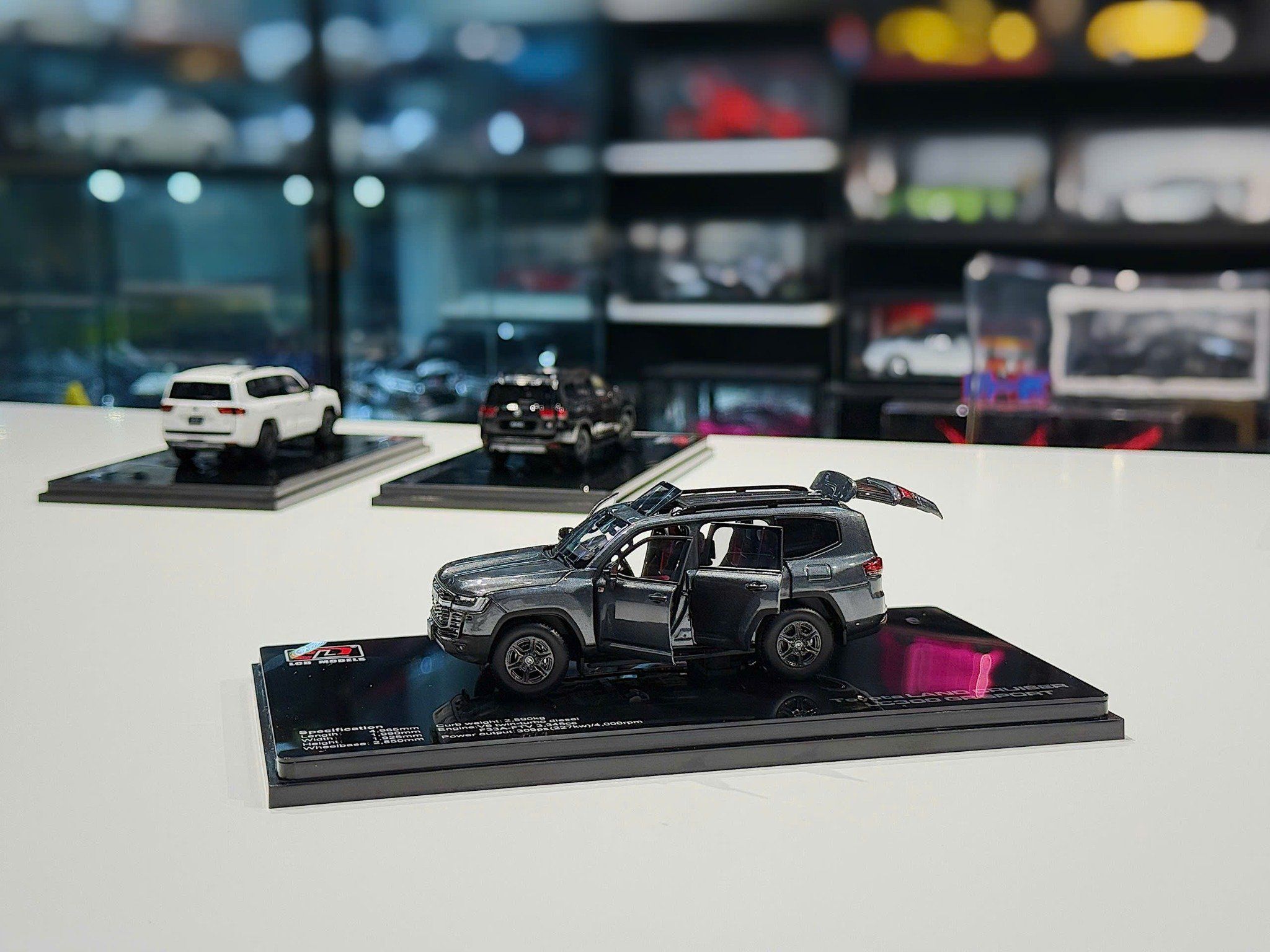 XE MÔ HÌNH TOYOTA LAND CRUISER LC300 GR-SPORT GREY,TỶ LỆ 1/43 LCD