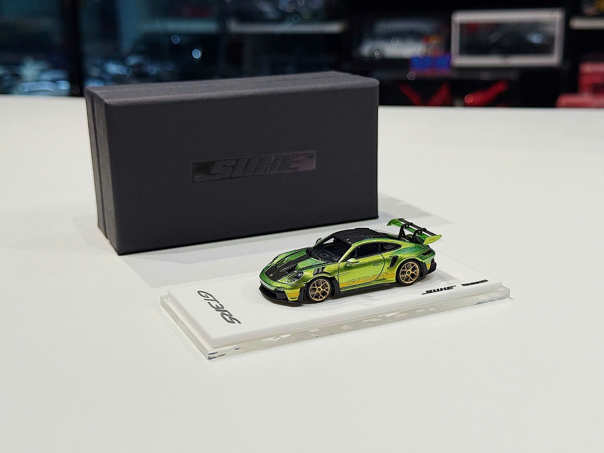 XE MÔ HÌNH PORSCHE 911 GT3 RS LIGHT GREEN,1/64 SUHE
