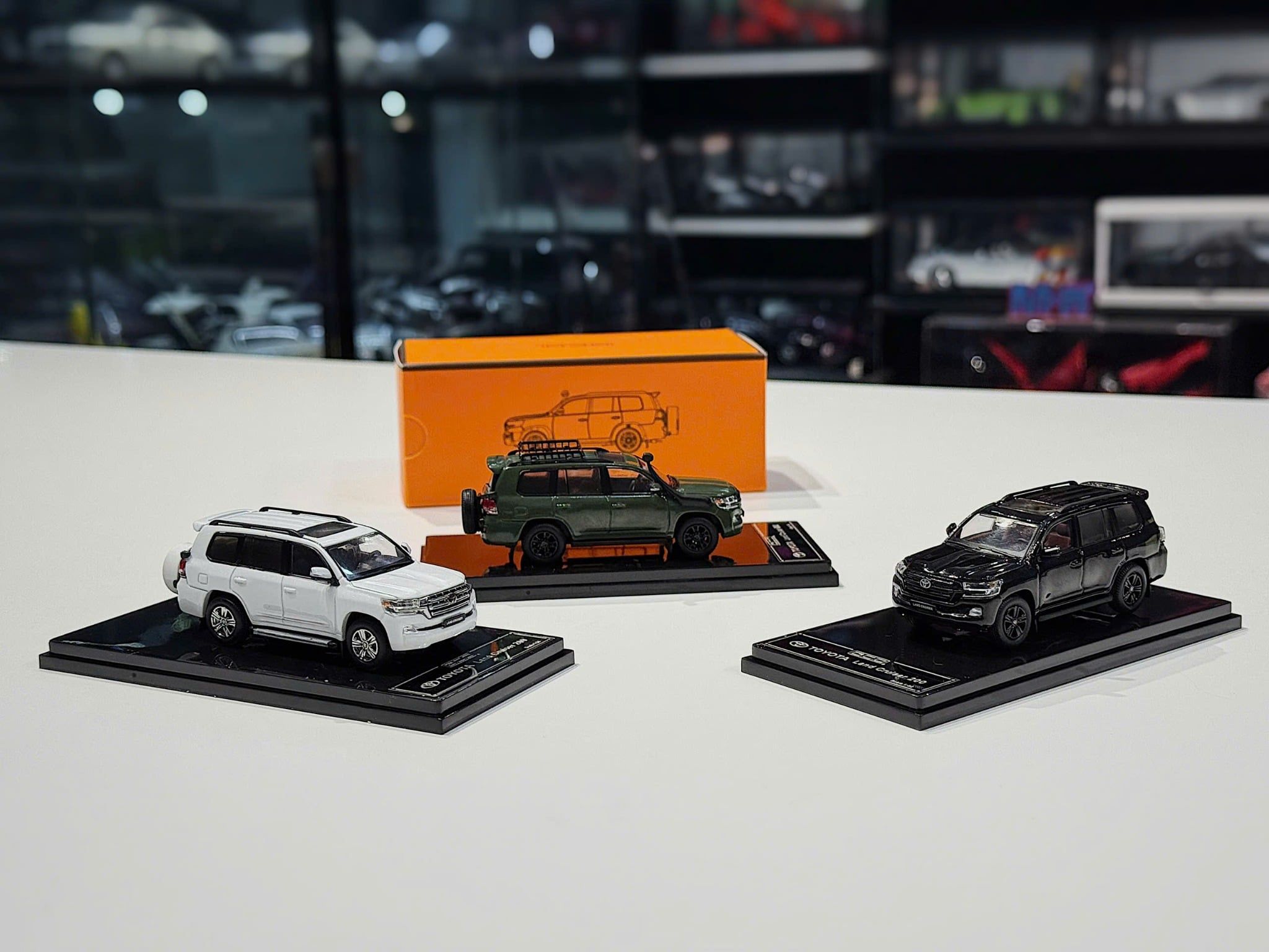 XE MÔ HÌNH TOYOTA LAND CRUISER LC200,TỶ LỆ 1/64 GOC