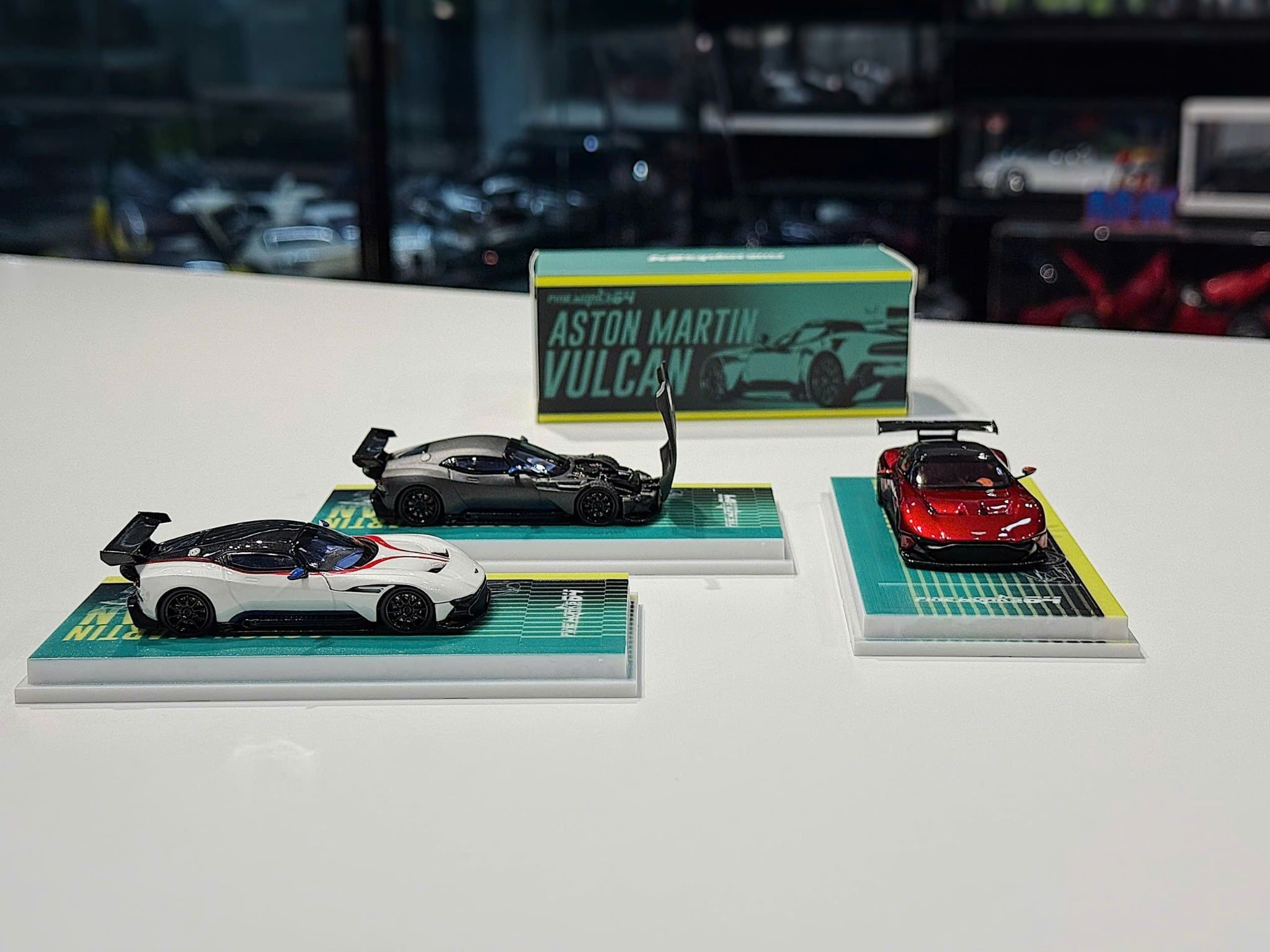 XE MÔ HÌNH ASTON MARTIN VULCAN,TỶ LỆ 1/64 FINE WORKS 64