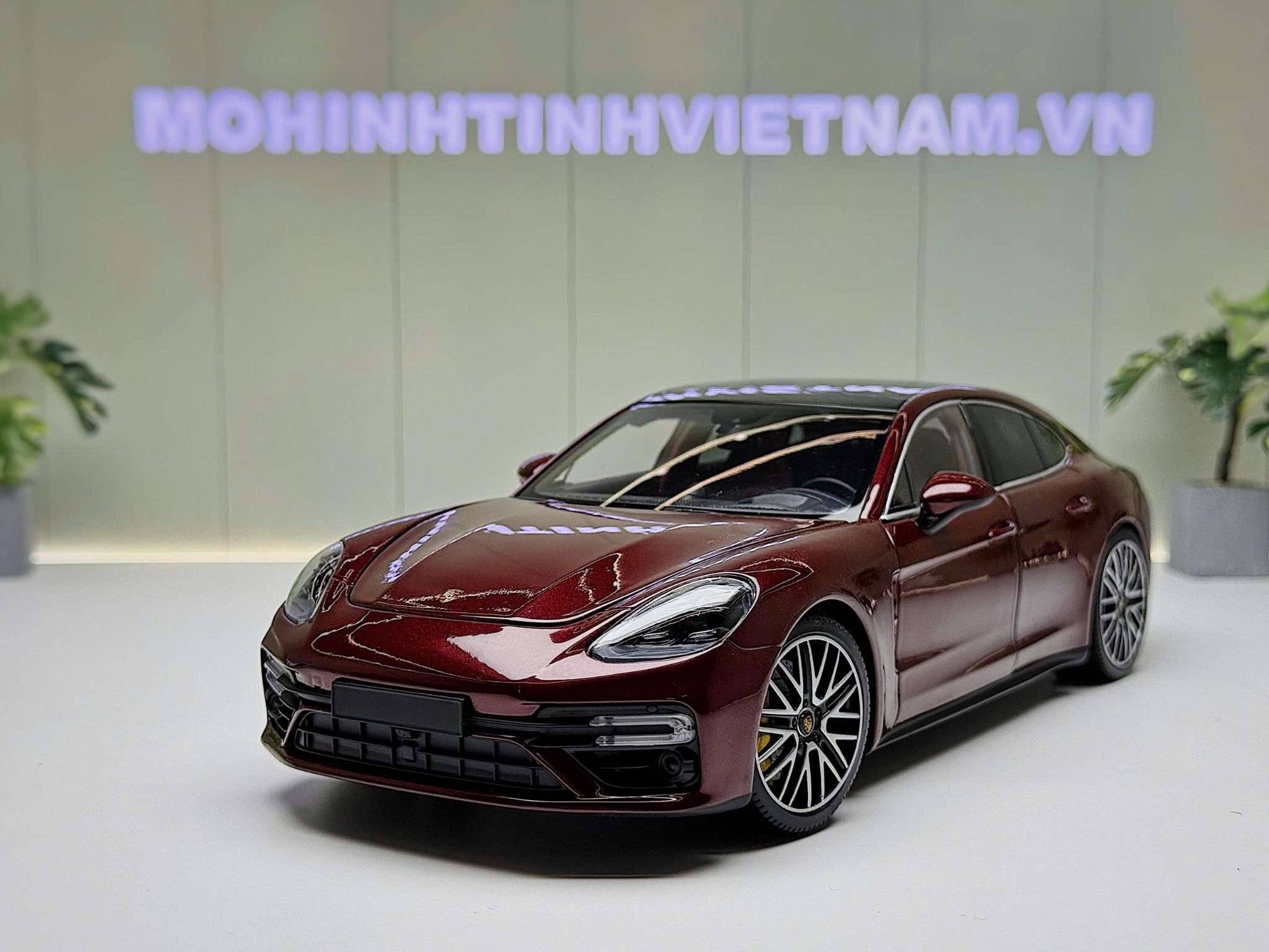 XE MÔ HÌNH PORSCHE PANAMERA TURBO S RED METALLIC,TỶ LỆ 1/18 MINICHAMPS