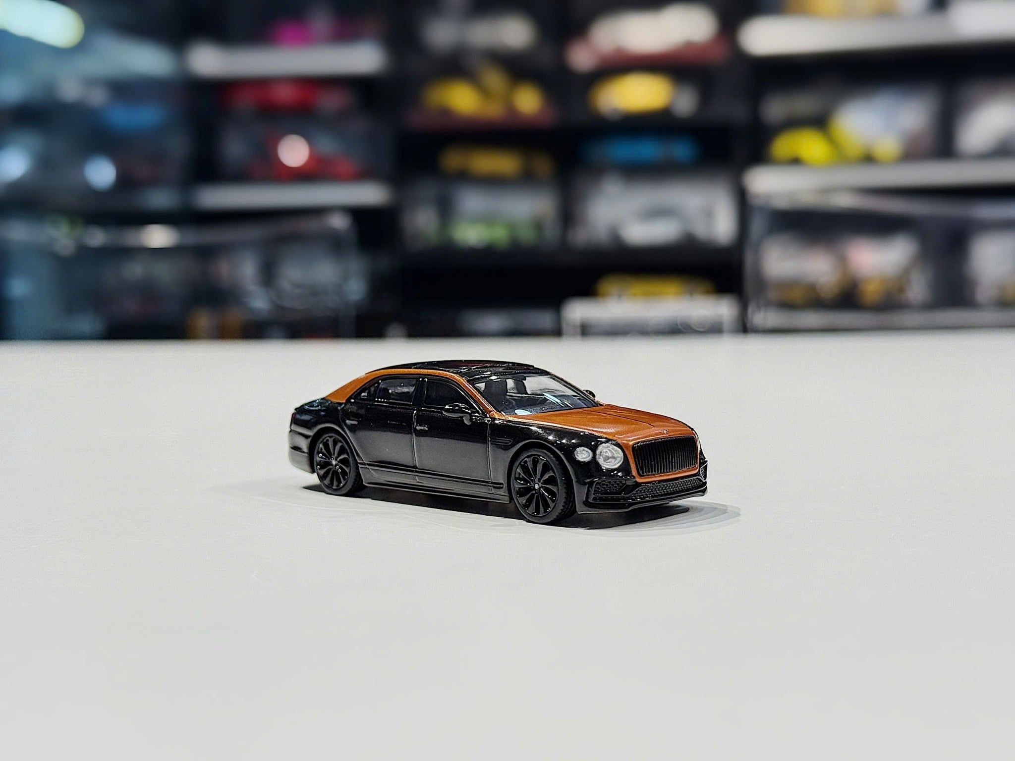 XE MÔ HÌNH BENTLEY FLYING SPUR ORANGE FLAME / ONYX,TỶ LỆ 1/64 MINIGT
