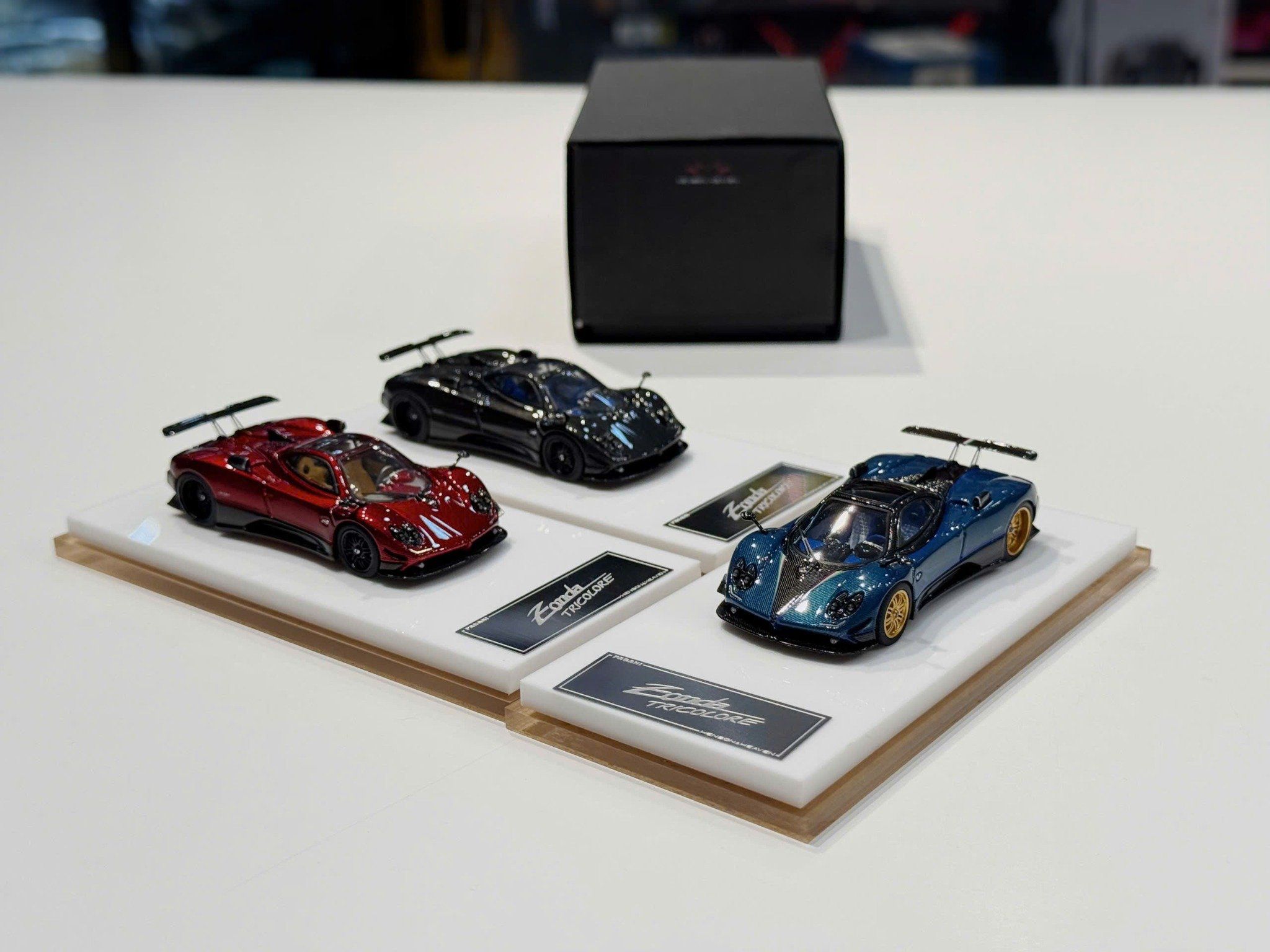XE MÔ HÌNH PAGANI ZONDA CARBON,TỶ LỆ 1/64 HENSON HEAVEN