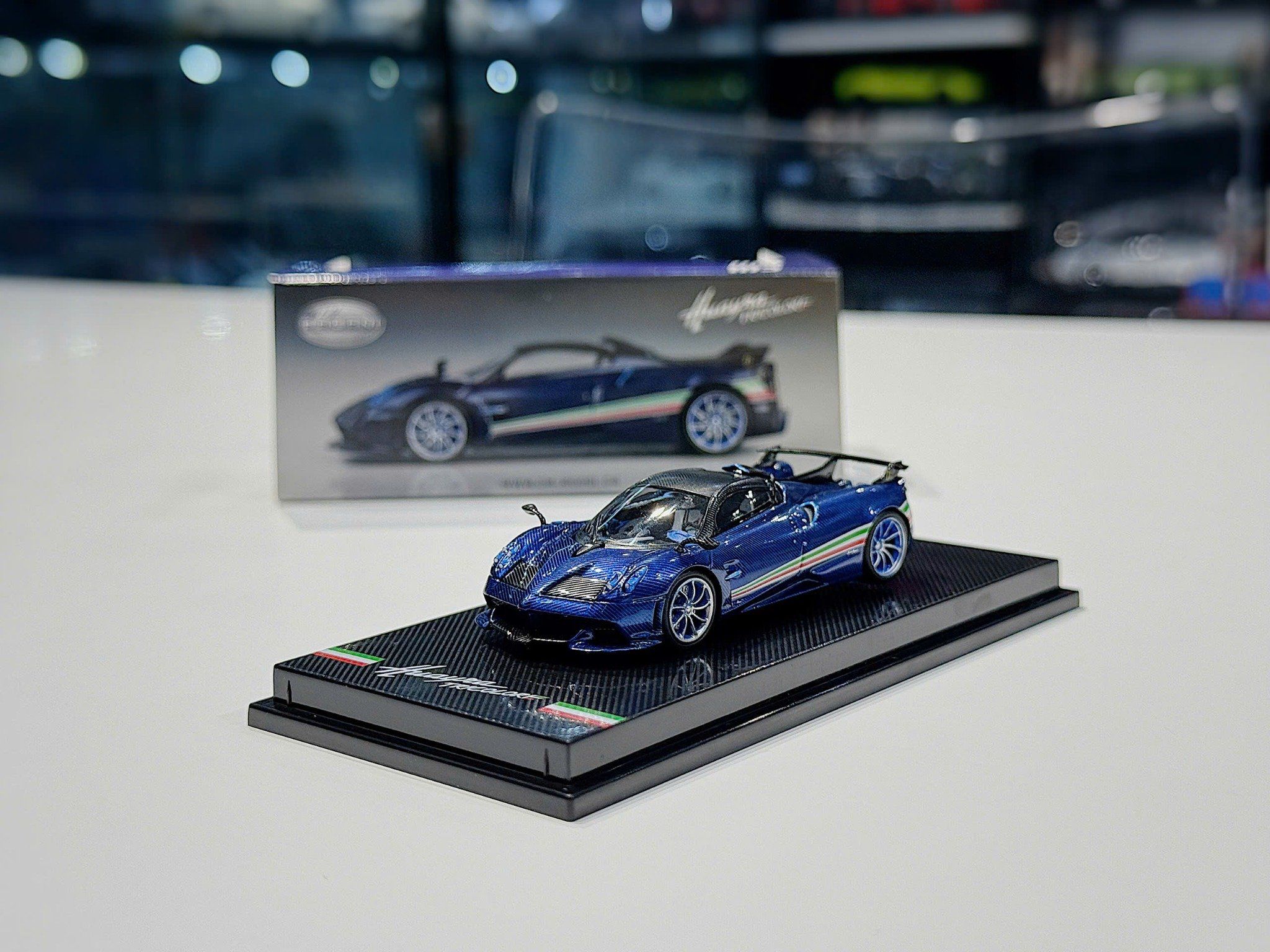 XE MÔ HÌNH PAGANI HUAYRA TRICOLOR CARBON,TỶ LỆ 1/64 CM