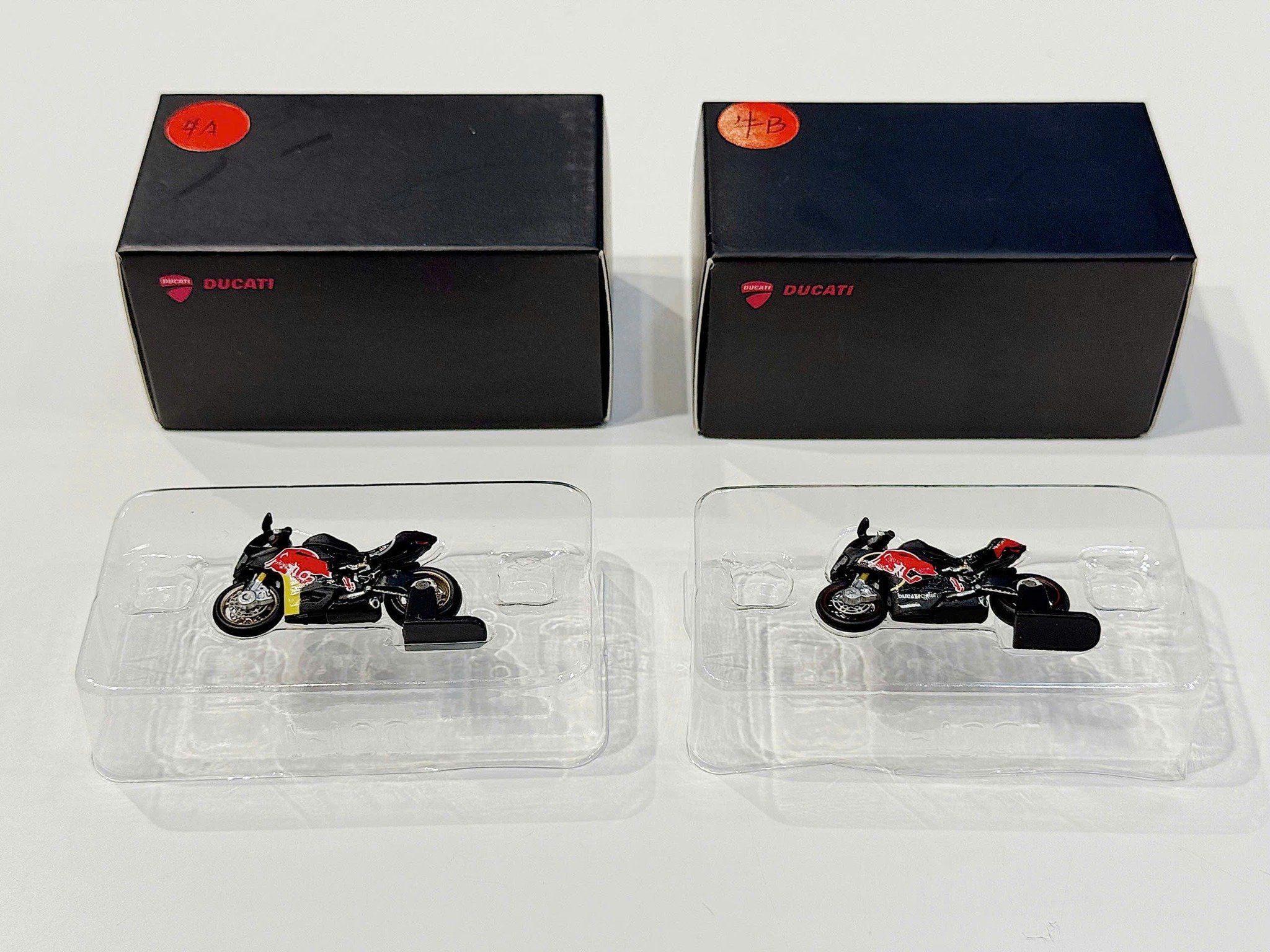 XE MÔ HÌNH DUCATTI REDBULL,TỶ LỆ 1/64 SH