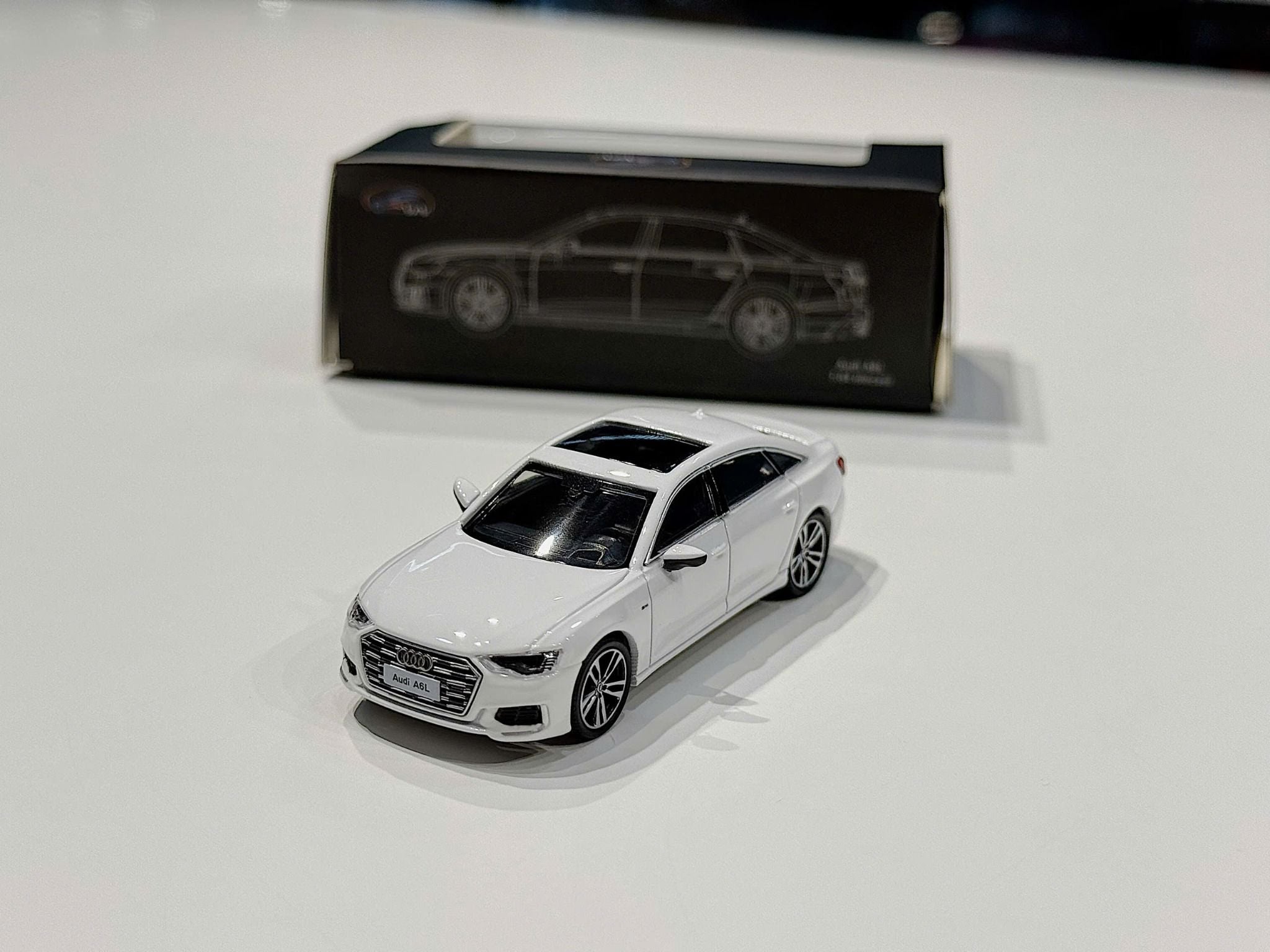 XE MÔ HÌNH AUDI A6L,TỶ LỆ 1/64