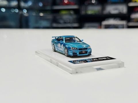  XE MÔ HÌNH NISSAN GT-R R34 X FIGURE,TỶ LỆ 1/64 COOL ART 