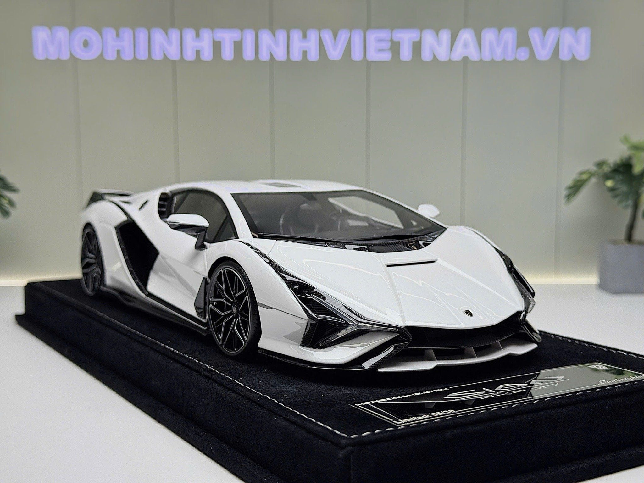 XE MÔ HÌNH LAMBORGHINI SIAN FKP 37 PEARL WHITE,TỶ LỆ 1/18 HENSON HEAVEN