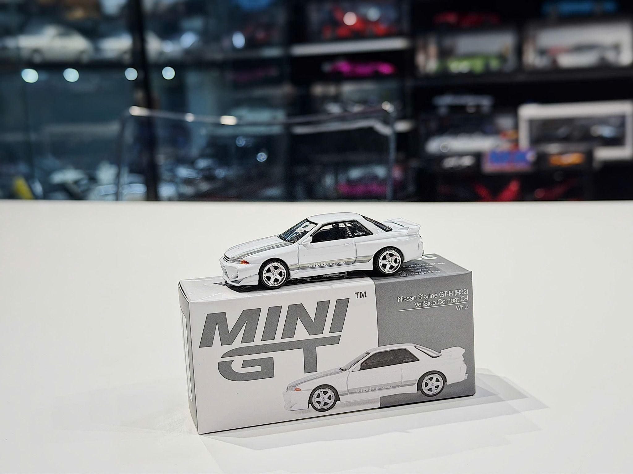 XE MÔ HÌNH NISSAN SKYLINE GT-R R32 VEILSIDE COMBAT,TỶ LỆ 1/64 MINIGT