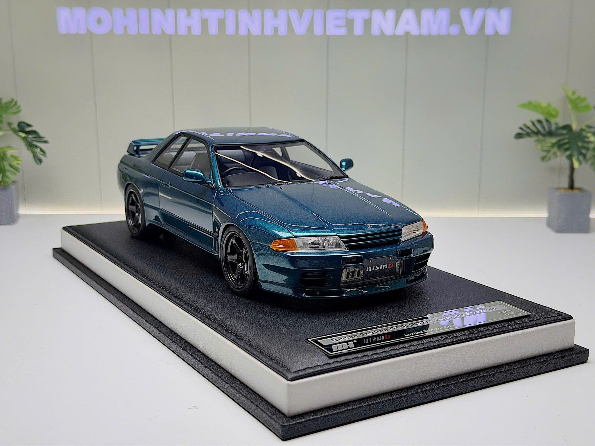 XE MÔ HÌNH NISSAN SKYLINE GT-R R32 CUSTOMIZED VERSION MIDNIGHT GREEN,TỶ LỆ 1/18 MOTORHELIX