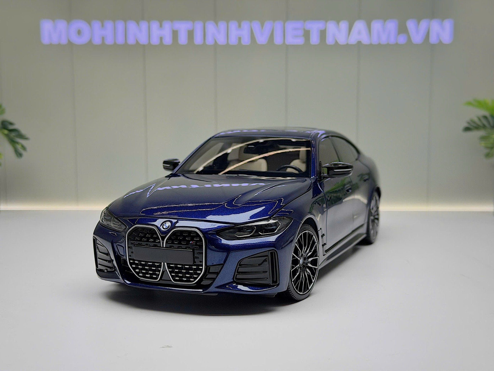 XE MÔ HÌNH BMW I4 BLUE METALLIC,TỶ LỆ 1/18 MINICHAMPS