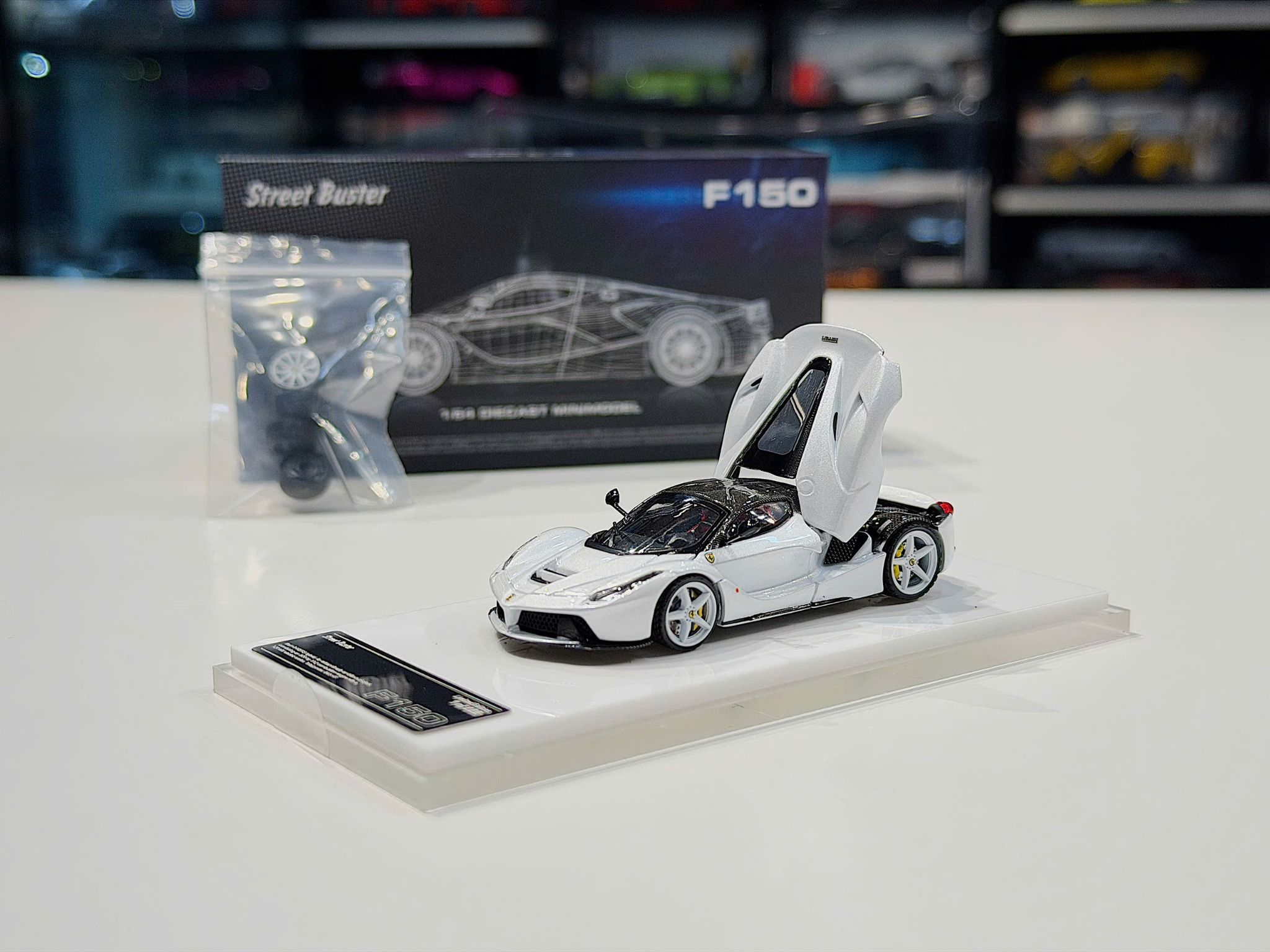 XE MÔ HÌNH FERRARI LAFERRARI PEAR WHITE,TỶ LỆ 1/64 STREET BUSTER