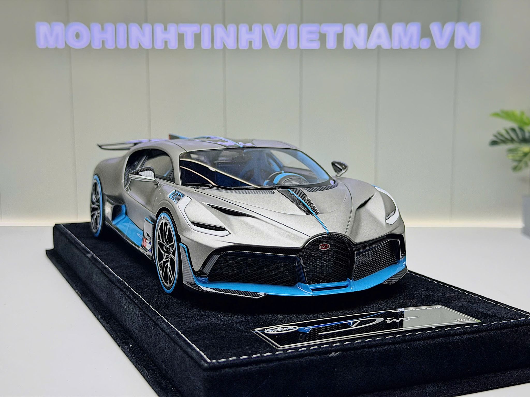 XE MÔ HÌNH BUGATTI DIVO PEBBLE BEACH AUTO SHOW EDITION,TỶ LỆ 1/18 HENSON HEAVEN