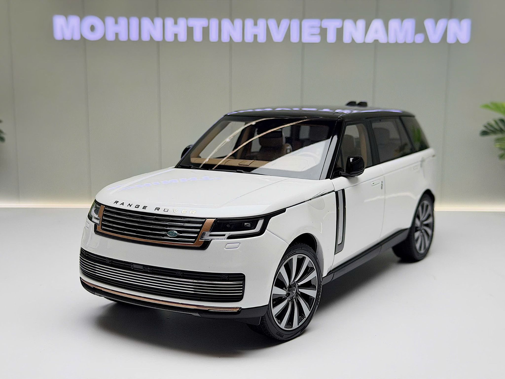 XE MÔ HÌNH RANGE ROVER AUTOBIGRAPHY WHITE,TỶ LỆ 1/18 LCD