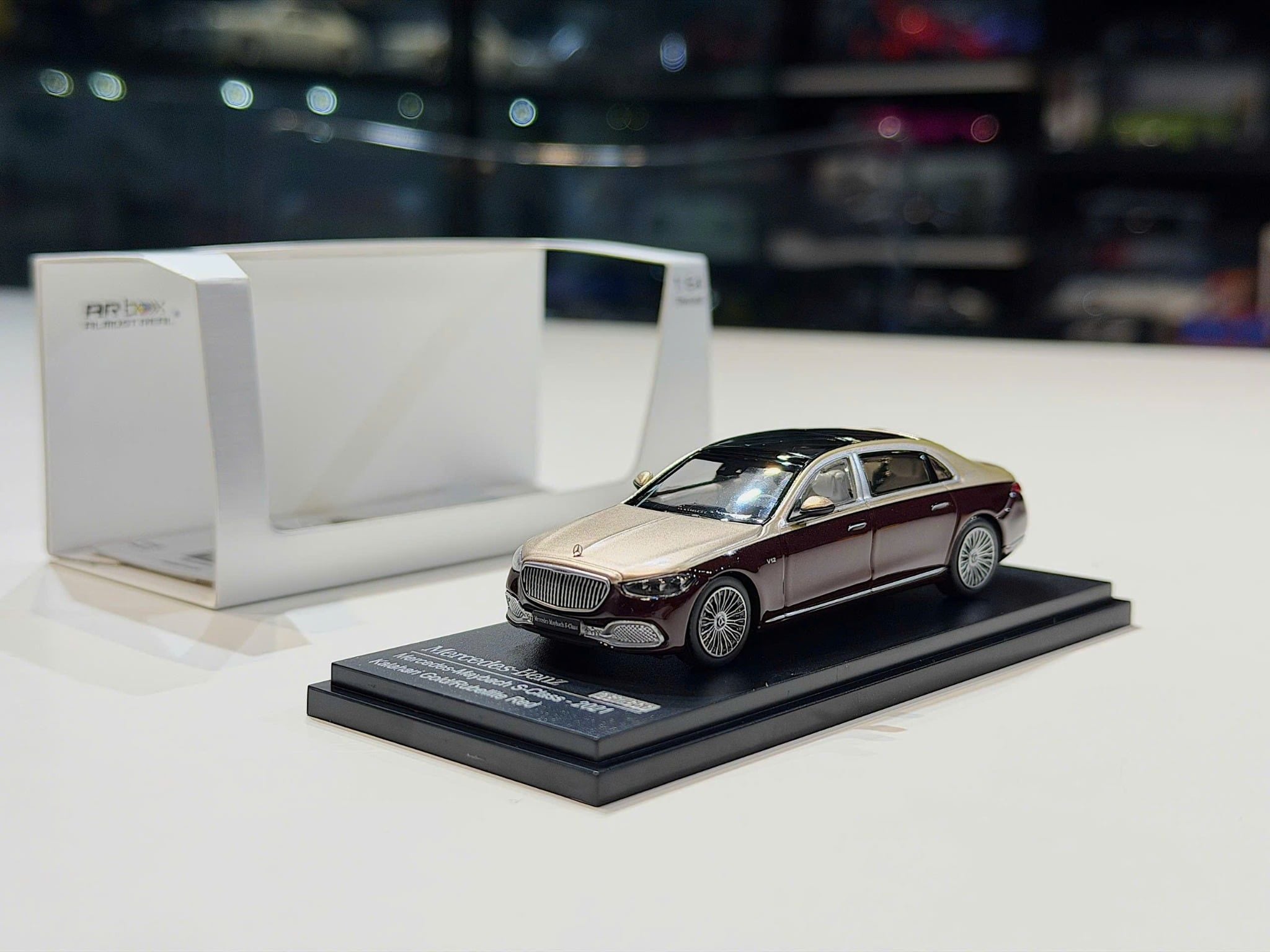 XE MÔ HÌNH MERCEDES BENZ S MAYBACH KALAHARI GOLD / RUBELLITE RED,TỶ LỆ 1/64 ALMOST REAL