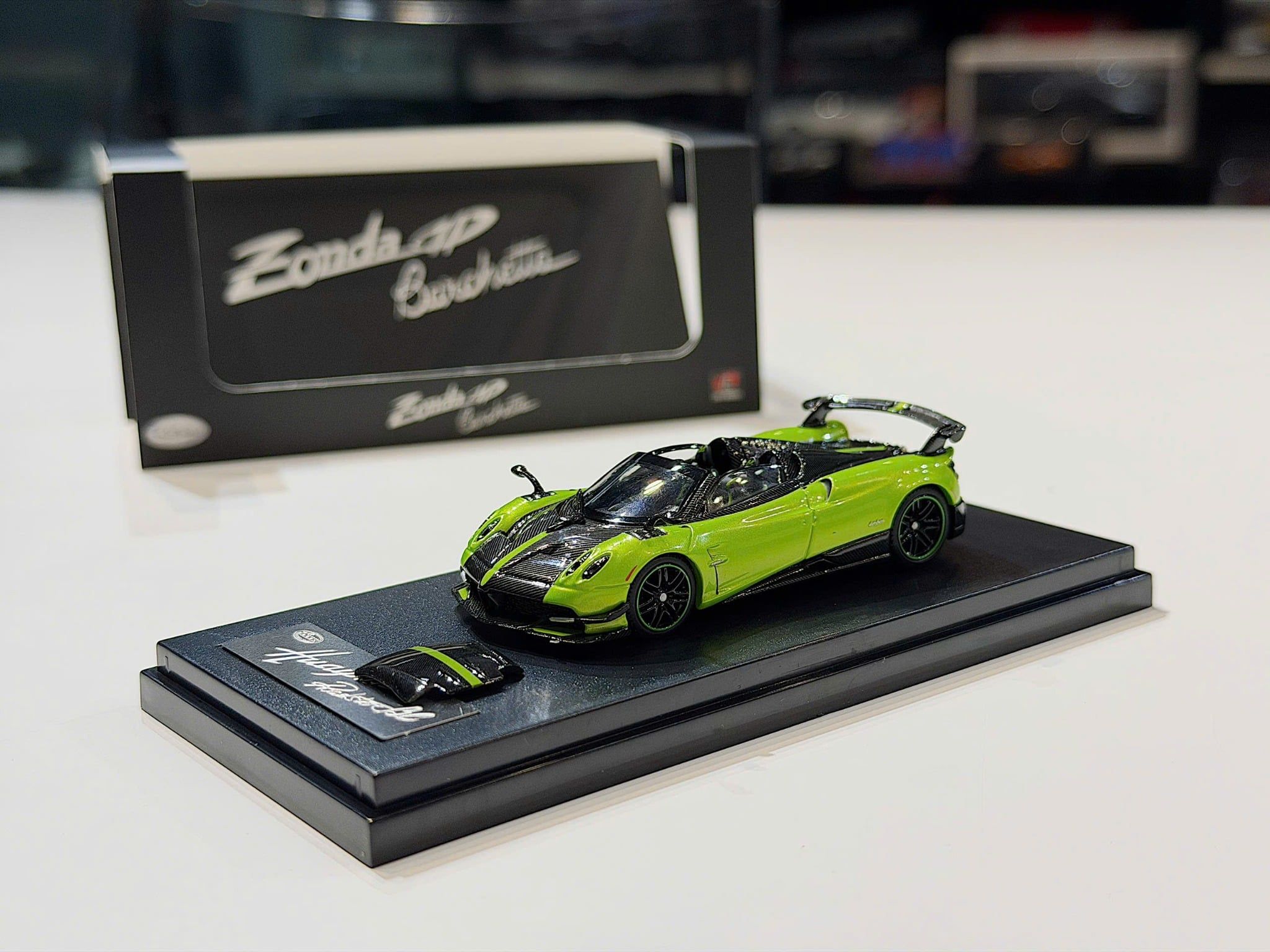 XE MÔ HÌNH PAGANI HUAYRA BC GREEN,TỶ LỆ 1/64 LCD