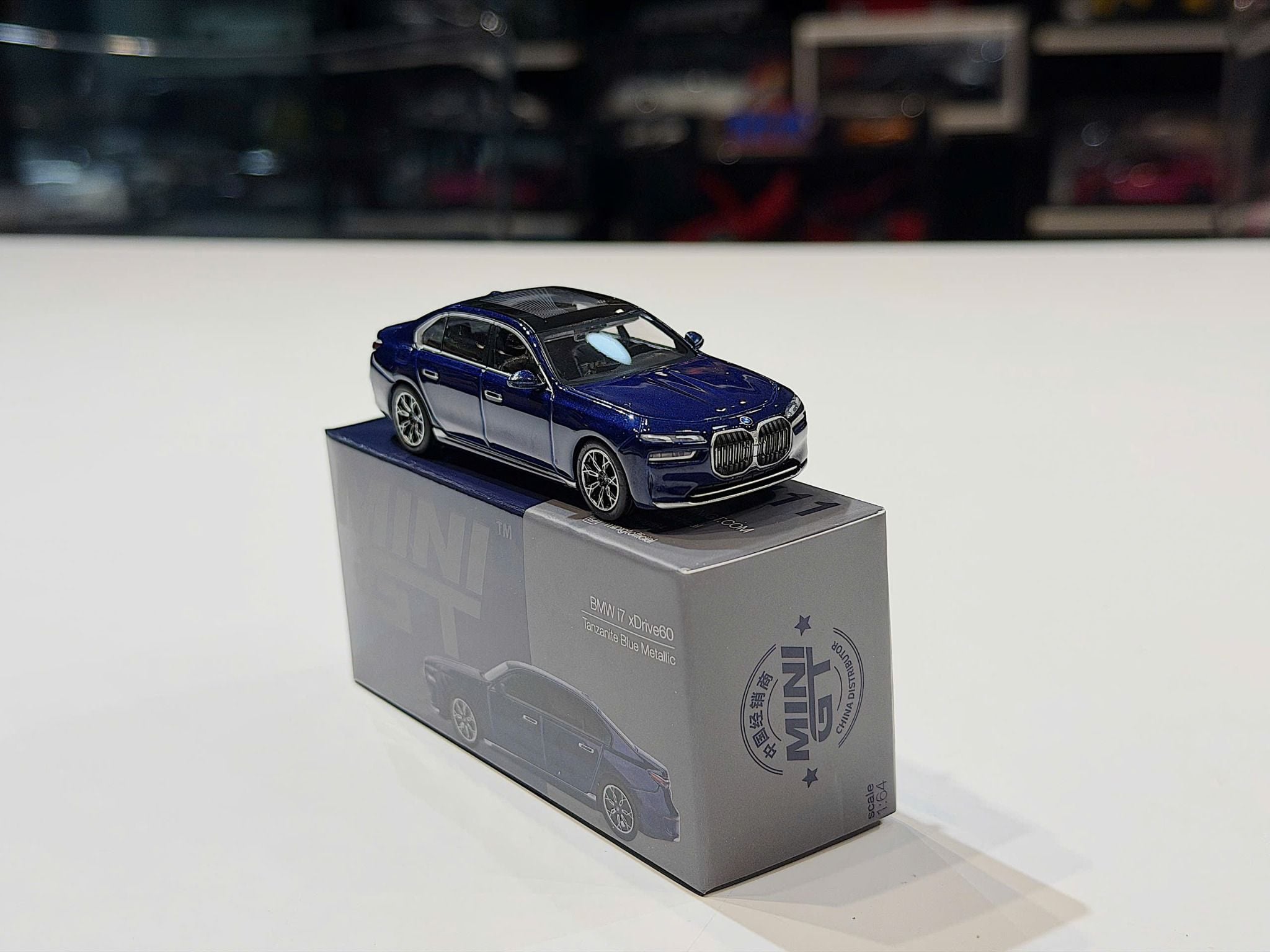 XE MÔ HÌNH BMW I7 XDRIVE60 TANZANITE BLUE METALLIC,TỶ LỆ 1/64 MINIGT