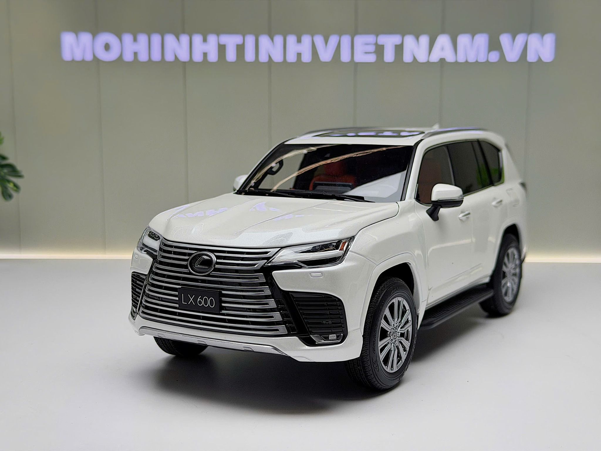 XE MÔ HÌNH LEXUS LX600 WHITE,TỶ LỆ 1/18 LCD