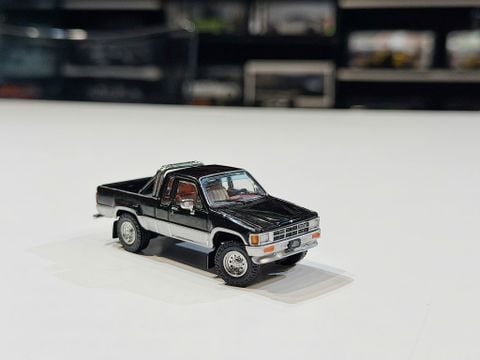  XE MÔ HÌNH TOYOTA HILUX SR5 XTRA CAB 1985,TỶ LỆ 1/64 GCD 