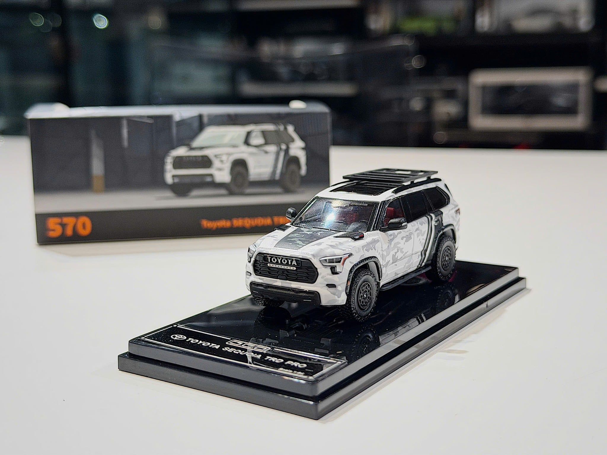 XE MÔ HÌNH TOYOTA SEQUOIA TRD PRO WHITE,TỶ LỆ 1/64 GCD