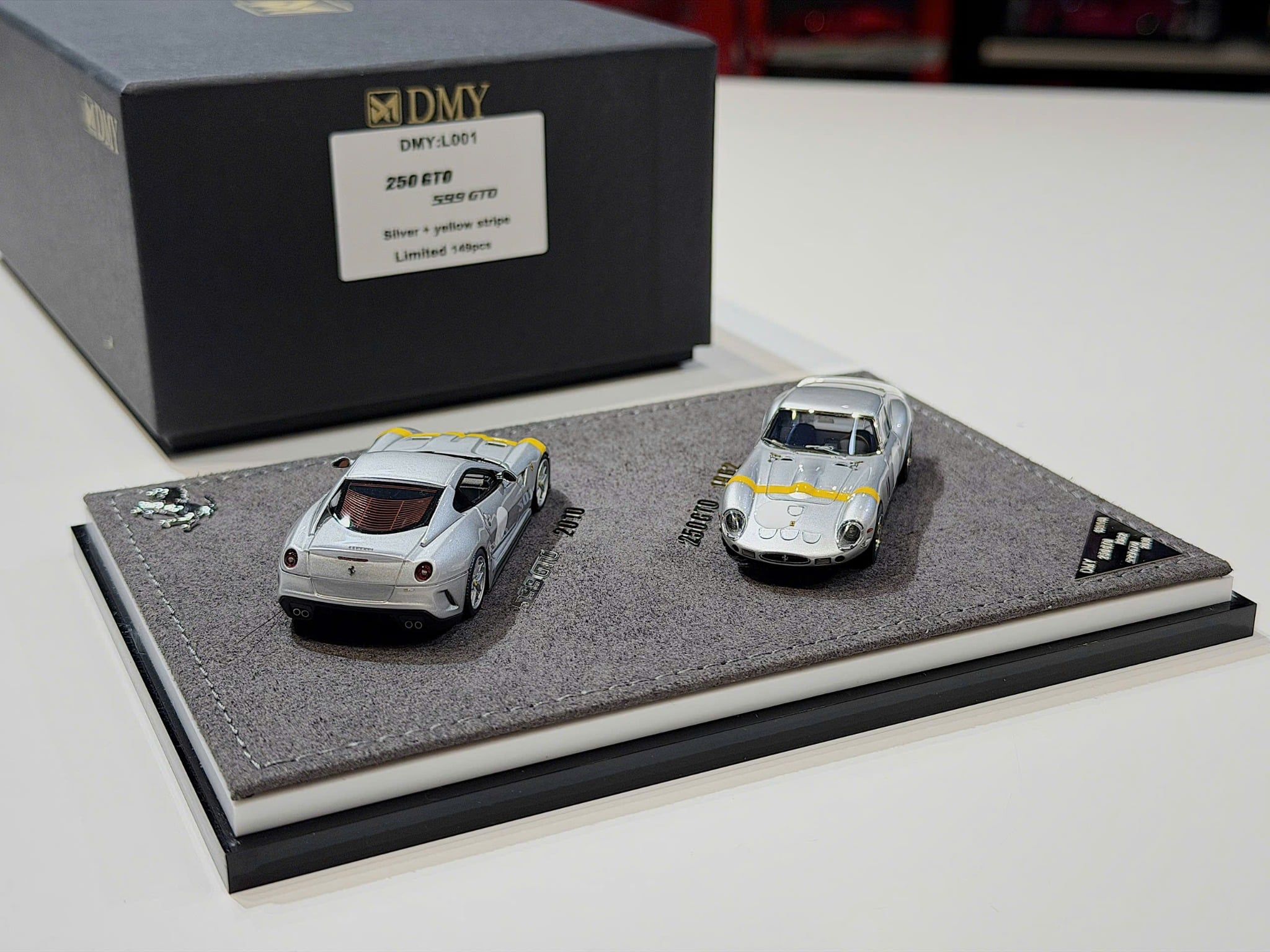XE MÔ HÌNH FERRARI 599 GTO - 250 GTO SILVER,TỶ LỆ 1/64 DMY