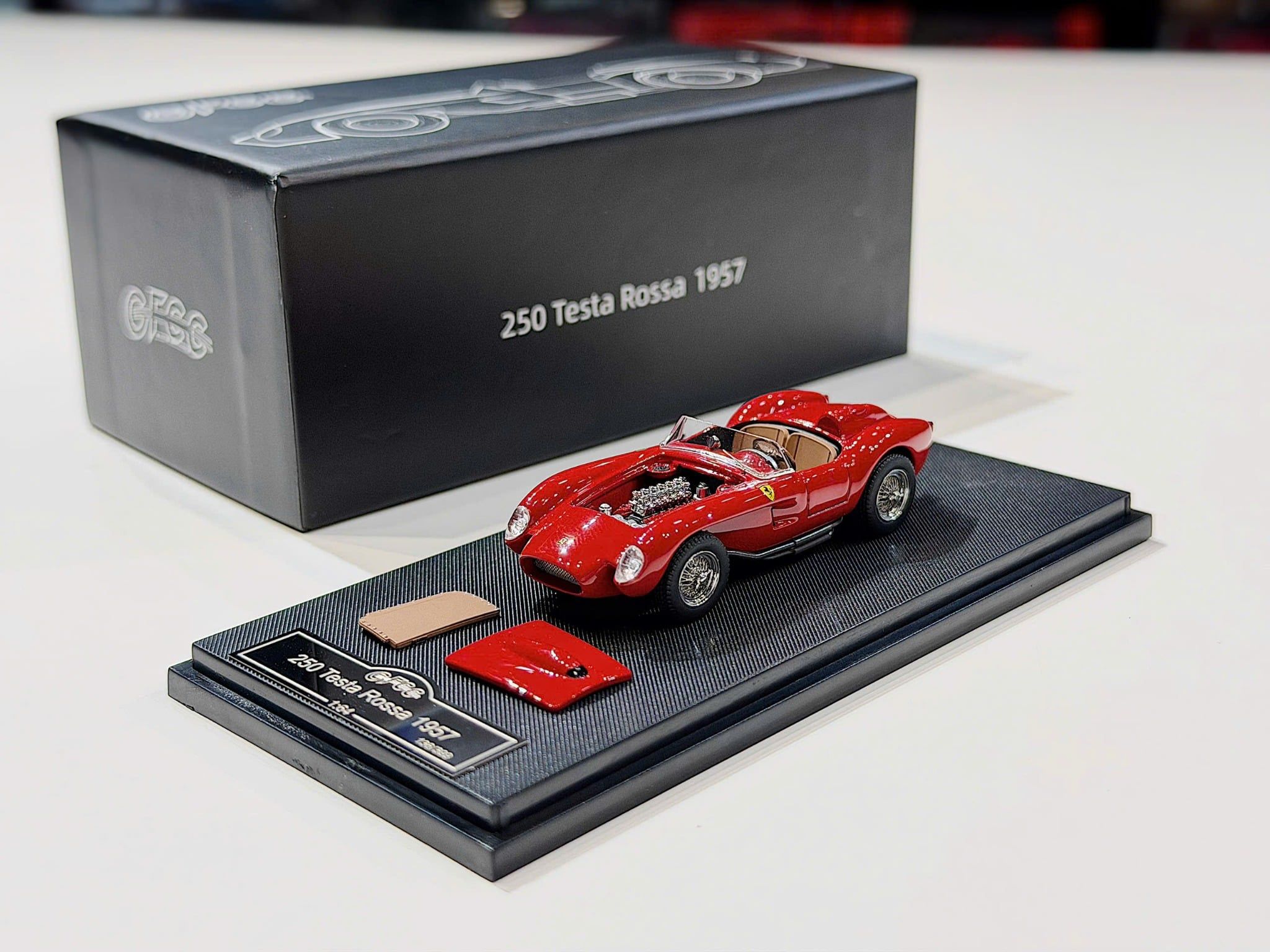 XE MÔ HÌNH FERRARI 250 TESTA ROSSA,TỶ LỆ 1/64 GFCC