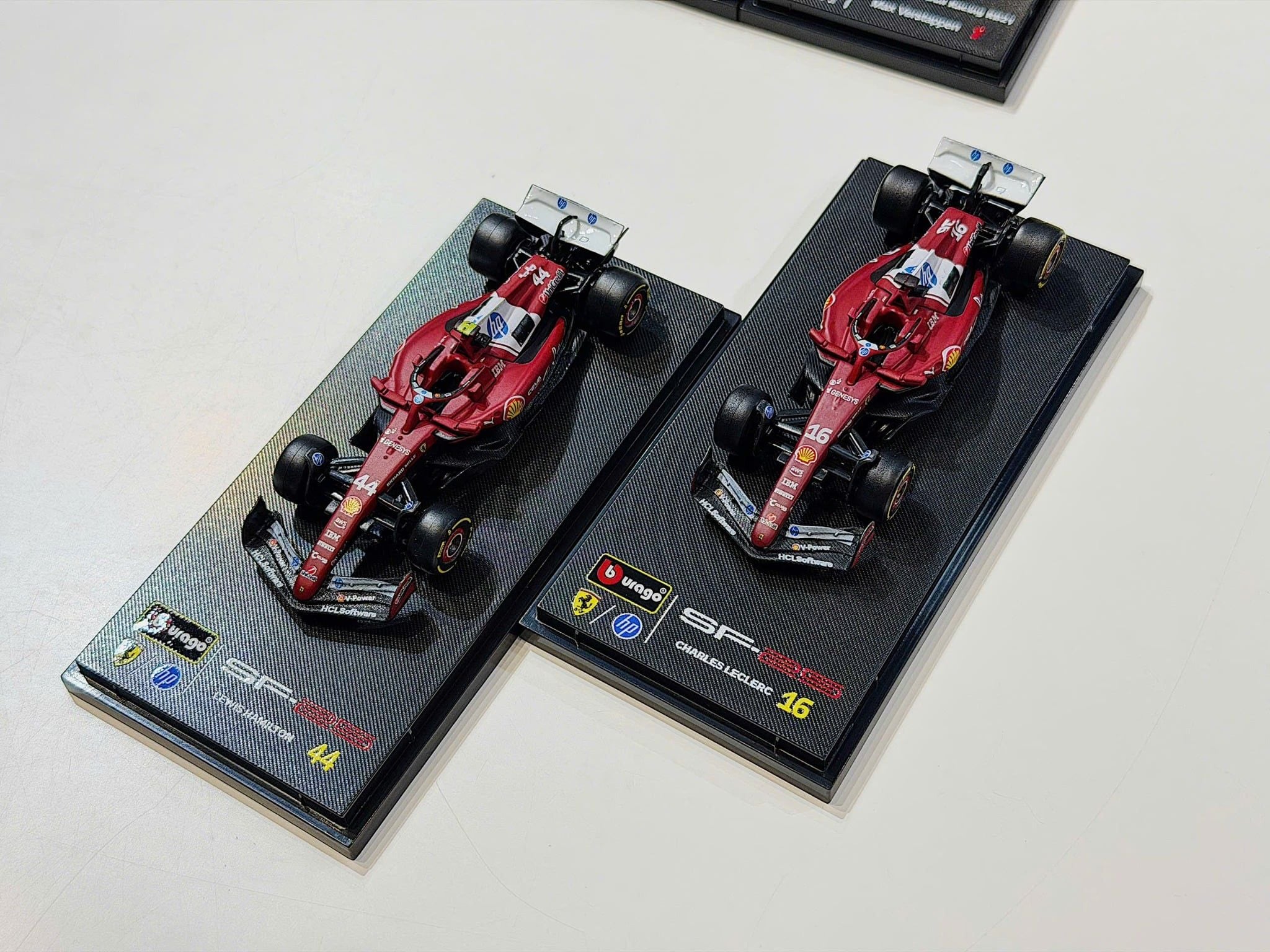 XE MÔ HÌNH FERRARI SF25 #16 #44,TỶ LỆ 1/64 BBURAGO