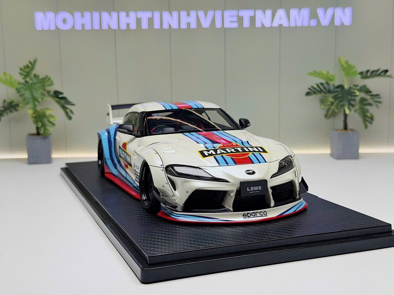 XE MÔ HÌNH TOYOTA SUPRA LIBERTY WALK MARTINI,TỶ LỆ 1/18 IGNITION