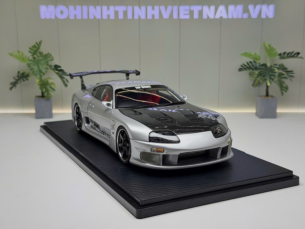 XE MÔ HÌNH TOYOTA SUPRA A80 TOP SECRET GT300 SILVER,TỶ LỆ 1/18 IGNITION