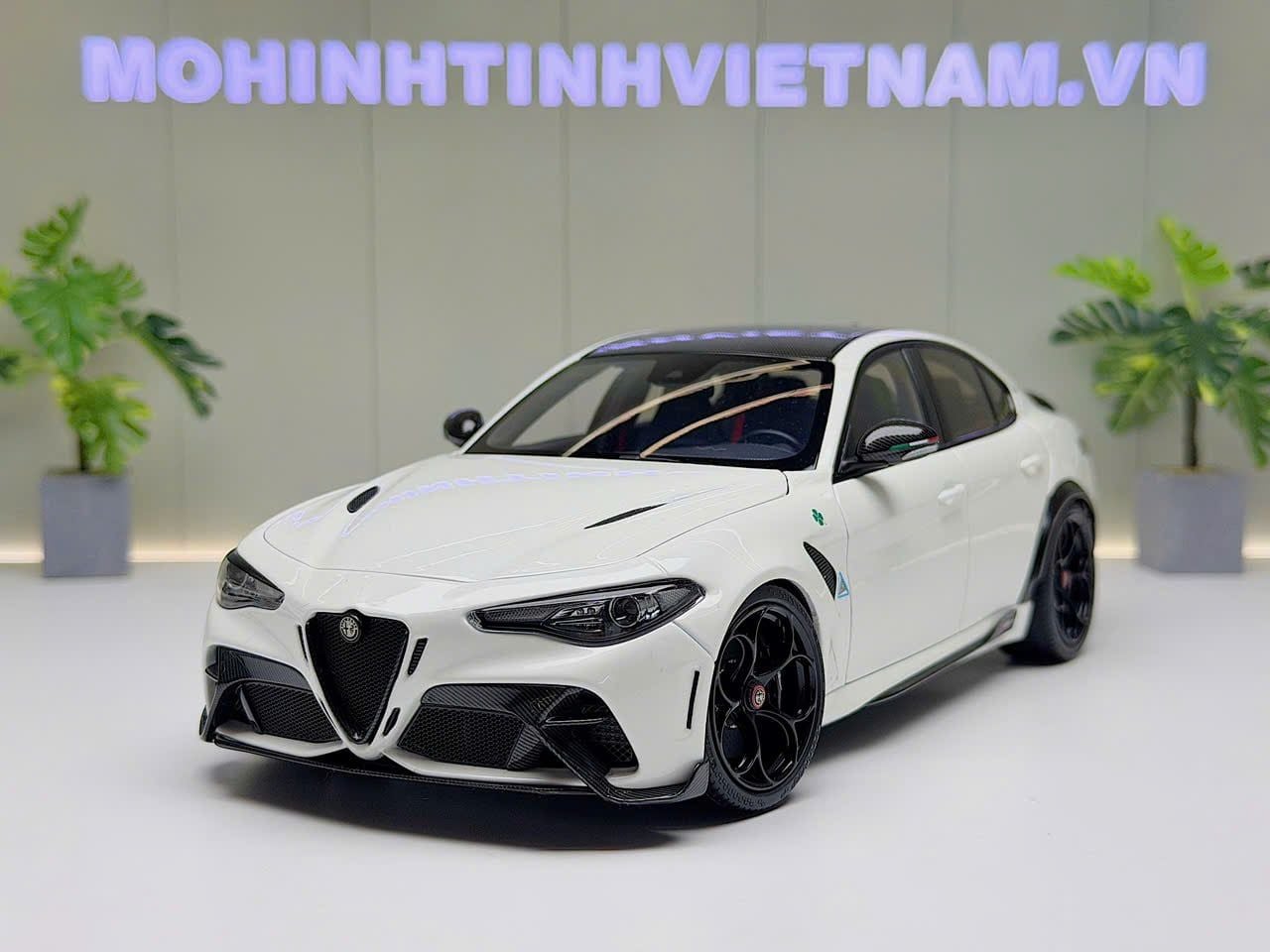 XE MÔ HÌNH ALFA ROMEO GIULIA GTA WHITE,TỶ LỆ 1/18 MOTORHELIX