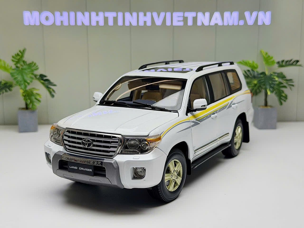 XE MÔ HÌNH TOYOTA LAND CRUISER LC200 WHITE,TỶ LỆ 1/18 DEALER