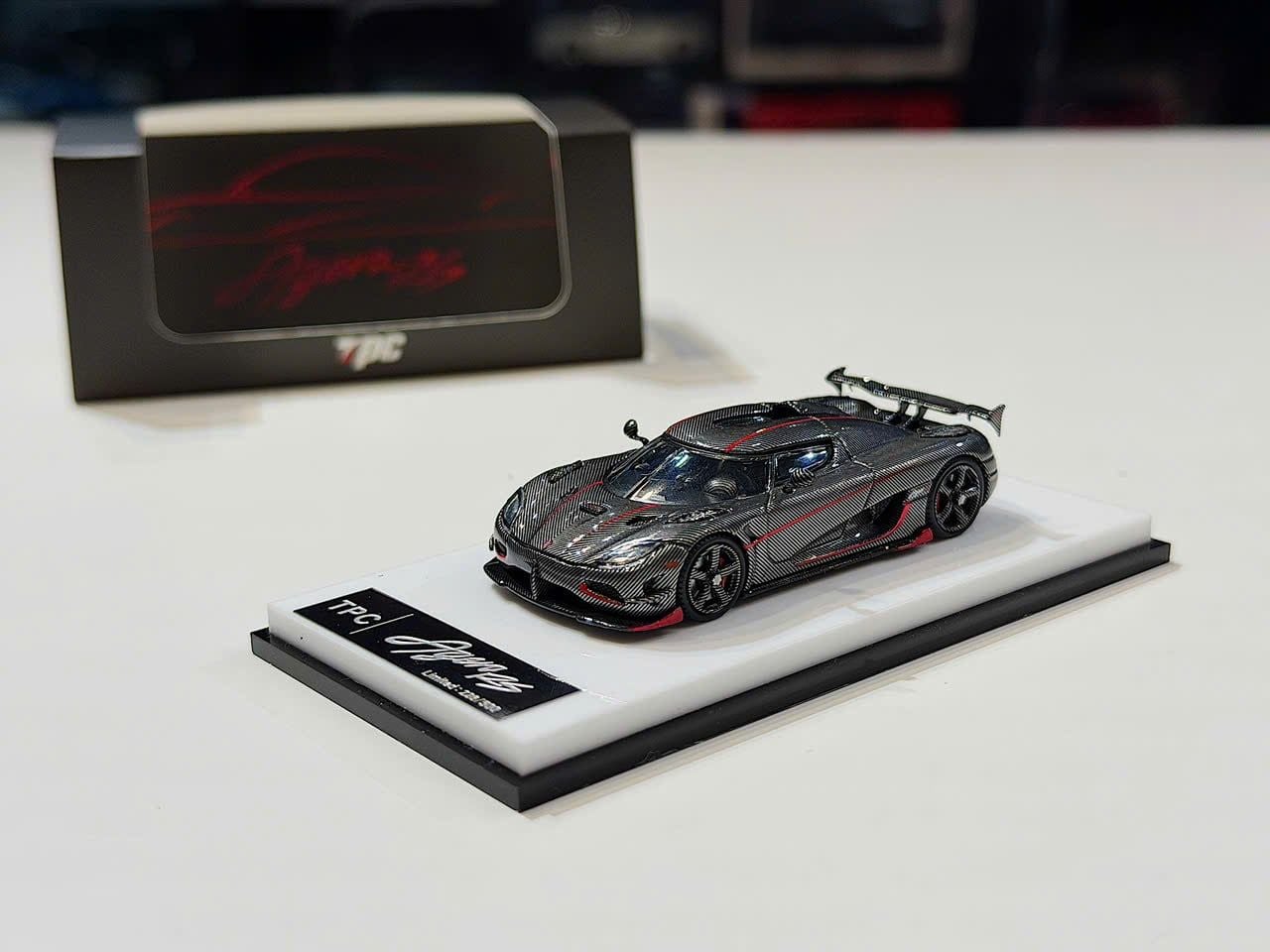XE MÔ HÌNH KOENIGSEGG AGERA RS CARBON FIBER,TỶ LỆ 1/64 TPC