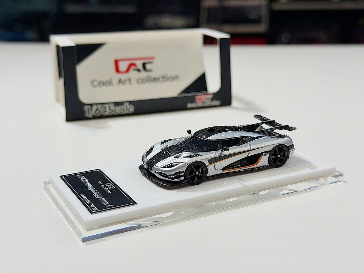 XE MÔ HÌNH KOENIGSEGG ONE:1 SILVER,TỶ LỆ 1/64 COOLART