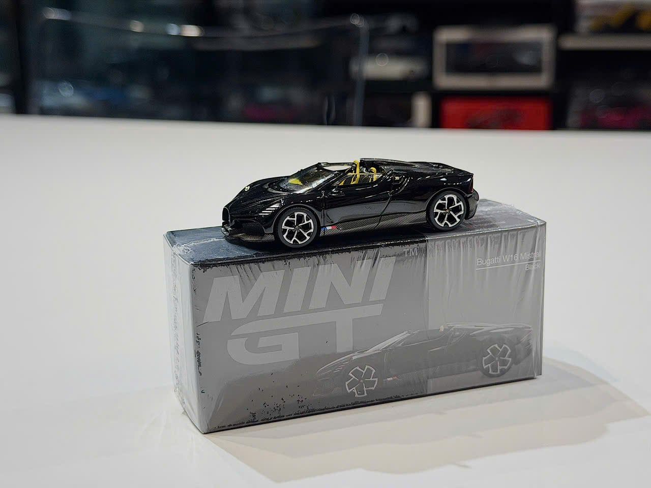 XE MÔ HÌNH BUGATTI W16 MISTRAL BLACK,TỶ LỆ 1/64 MINIGT
