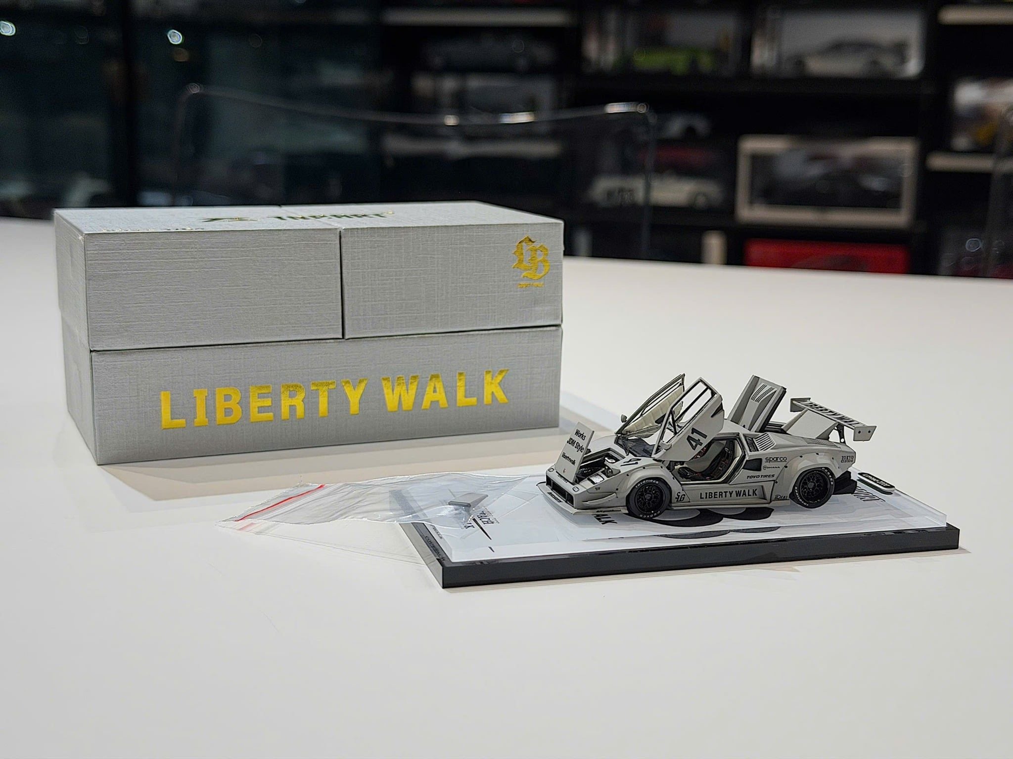 XE MÔ HÌNH LAMBORGHINI COUNTACH LIBERTY WALK MATT GREY,TỶ LỆ 1/64 TOP ART