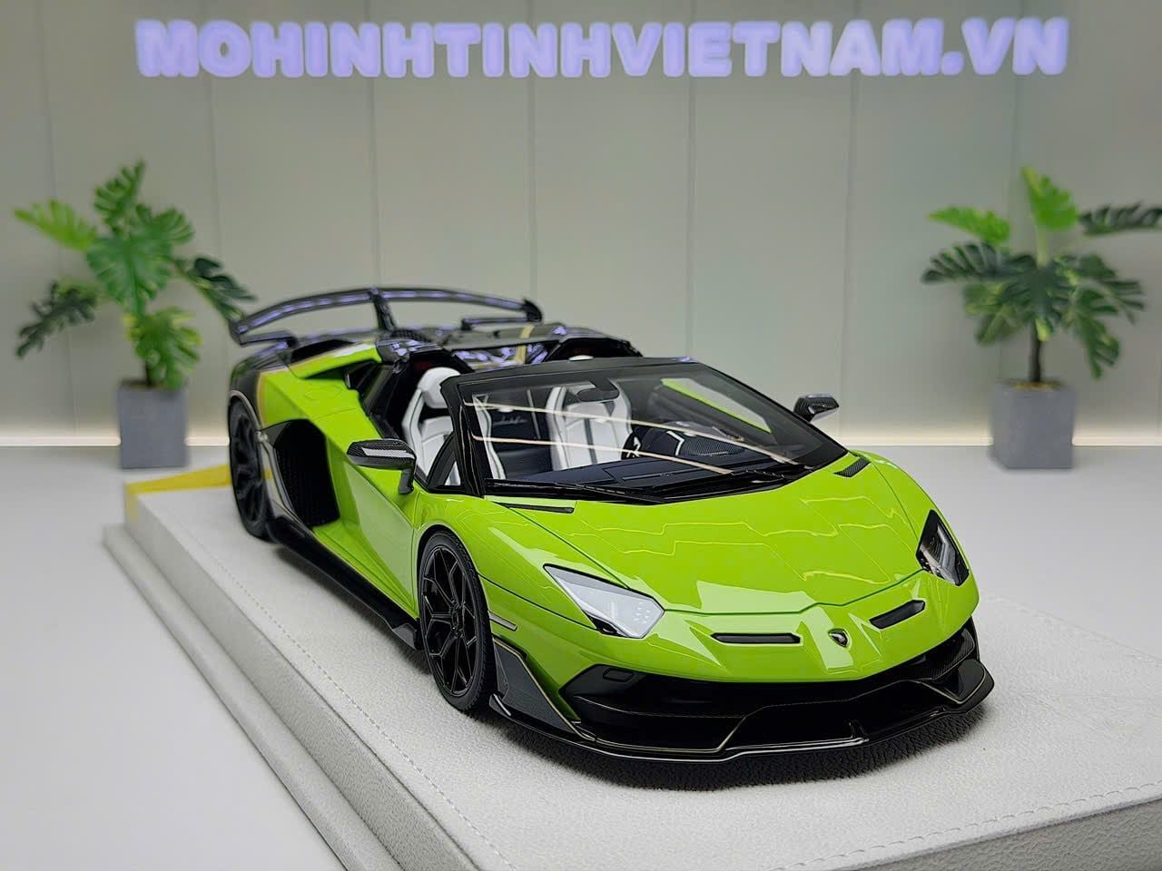XE MÔ HÌNH LAMBORGHINI AVENTADOR SVJ ROADSTER VERDE SCANDAL / VERDE HYDRA,TỶ LỆ 1/18 MAKE UP