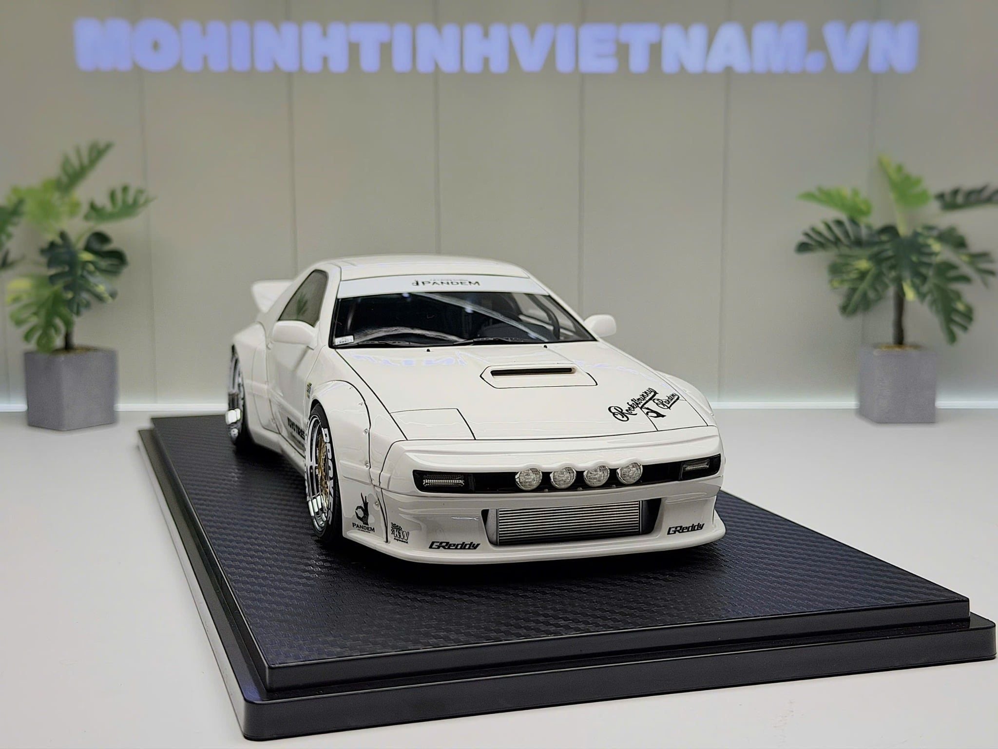 XE MÔ HÌNH MAZDA RX7 PANDEM (FC3S) WHITE,TỶ LỆ 1/18 IGNITION