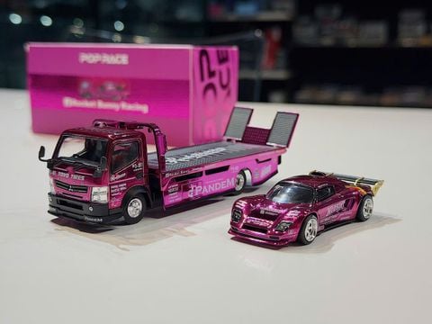  XE MÔ HÌNH HEC 2026 - SET 2PSC PANDEM LOTUS ELISE X PANDEM FUSO-300 PINK CHROME,TỶ LỆ 1/64 POP RACE 