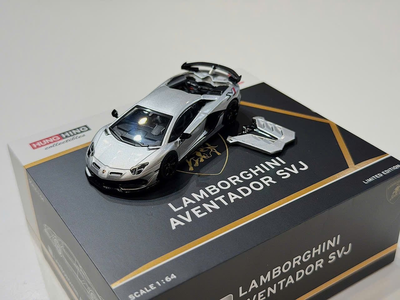XE MÔ HÌNH LAMBORGHINI AVENTADOR SVJ SILVER,TỶ LỆ 1/64 HUNG HINH TOYS