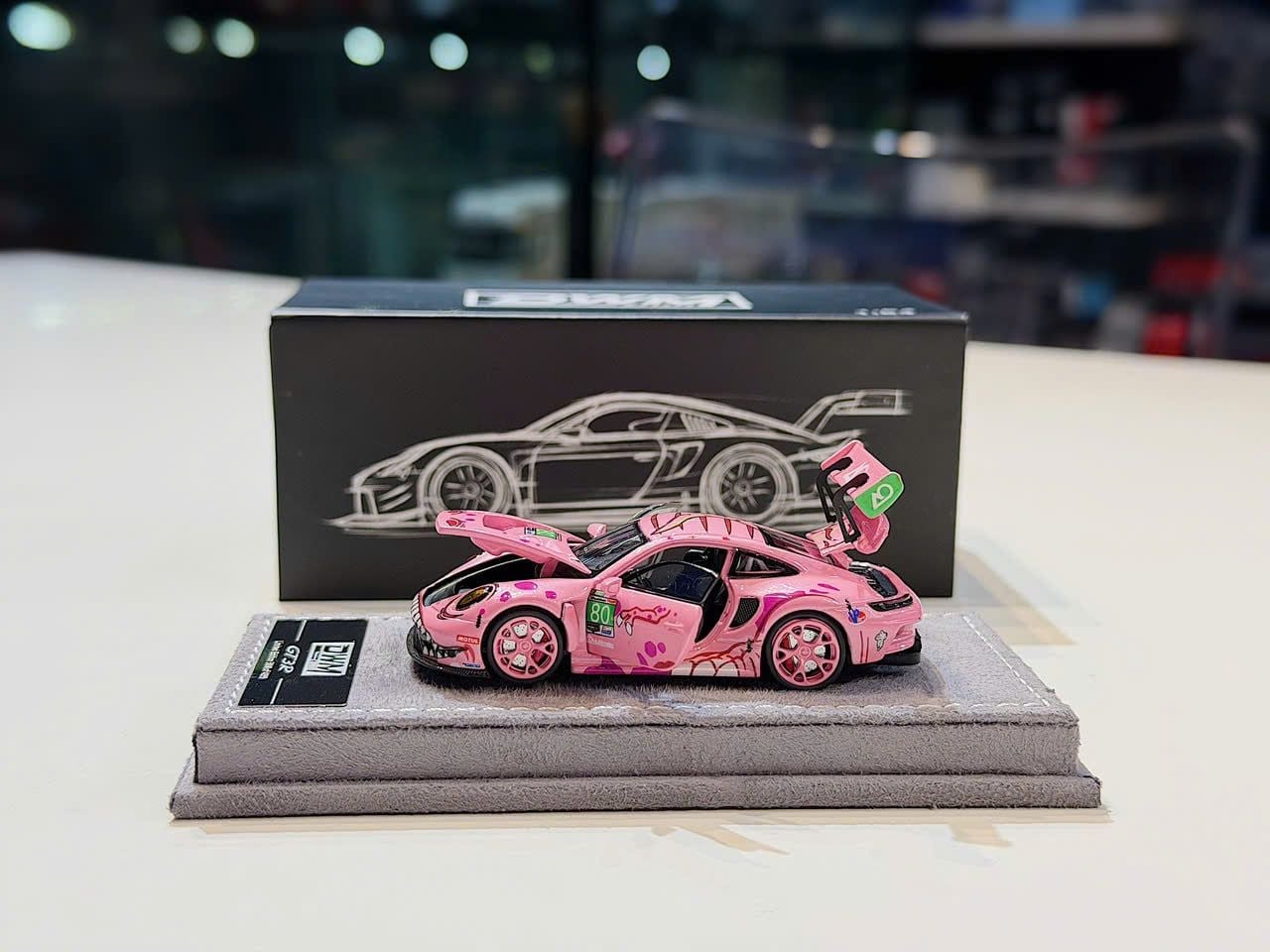 XE MÔ HÌNH PORSCHE 911 GT3 RS PINK DINOSAUR,TỶ LỆ 1/64 DWM