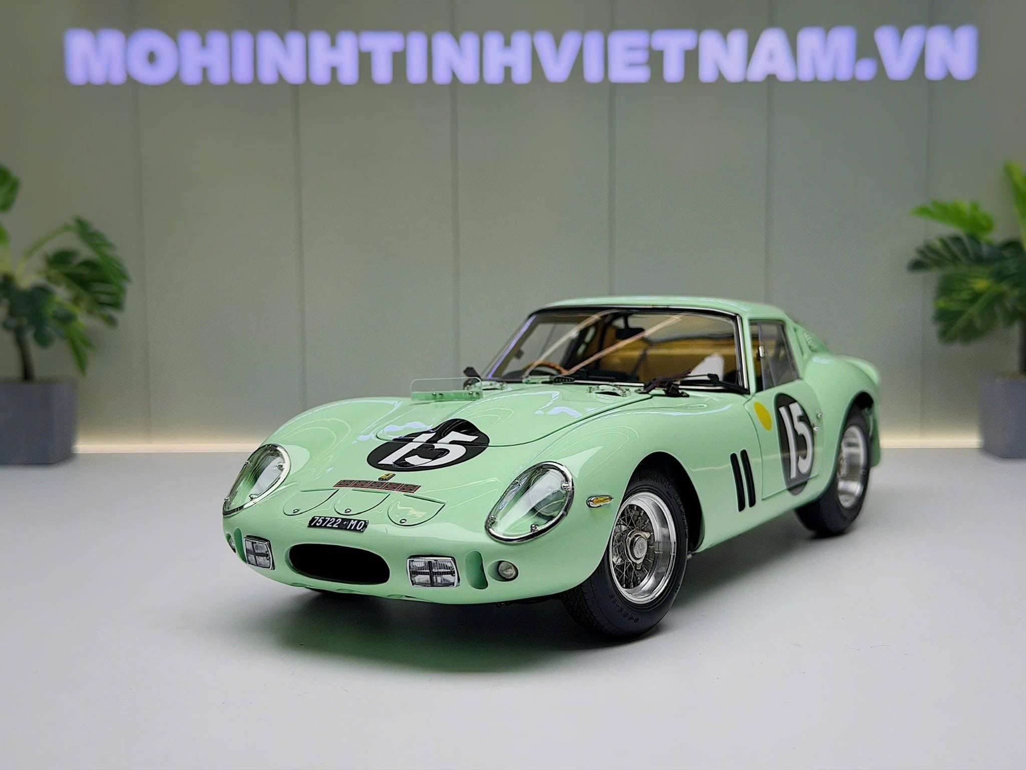 XE MÔ HÌNH FERRARI 250 GTO,GOODWOOD 1962,#15 STIRLING MOSS TEAM,TỶ LỆ 1/18 CMC