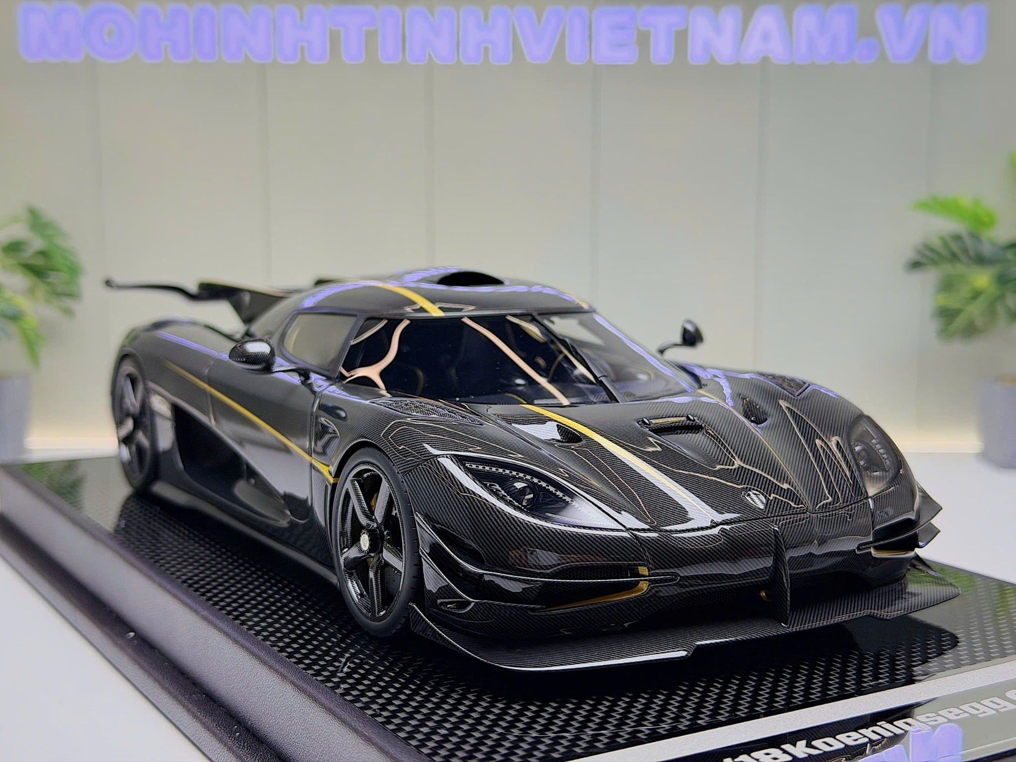 XE MÔ HÌNH KOENIGSEGG ONE:1 CARBON FIBER,TỶ LỆ 1/18 VMB MODEL