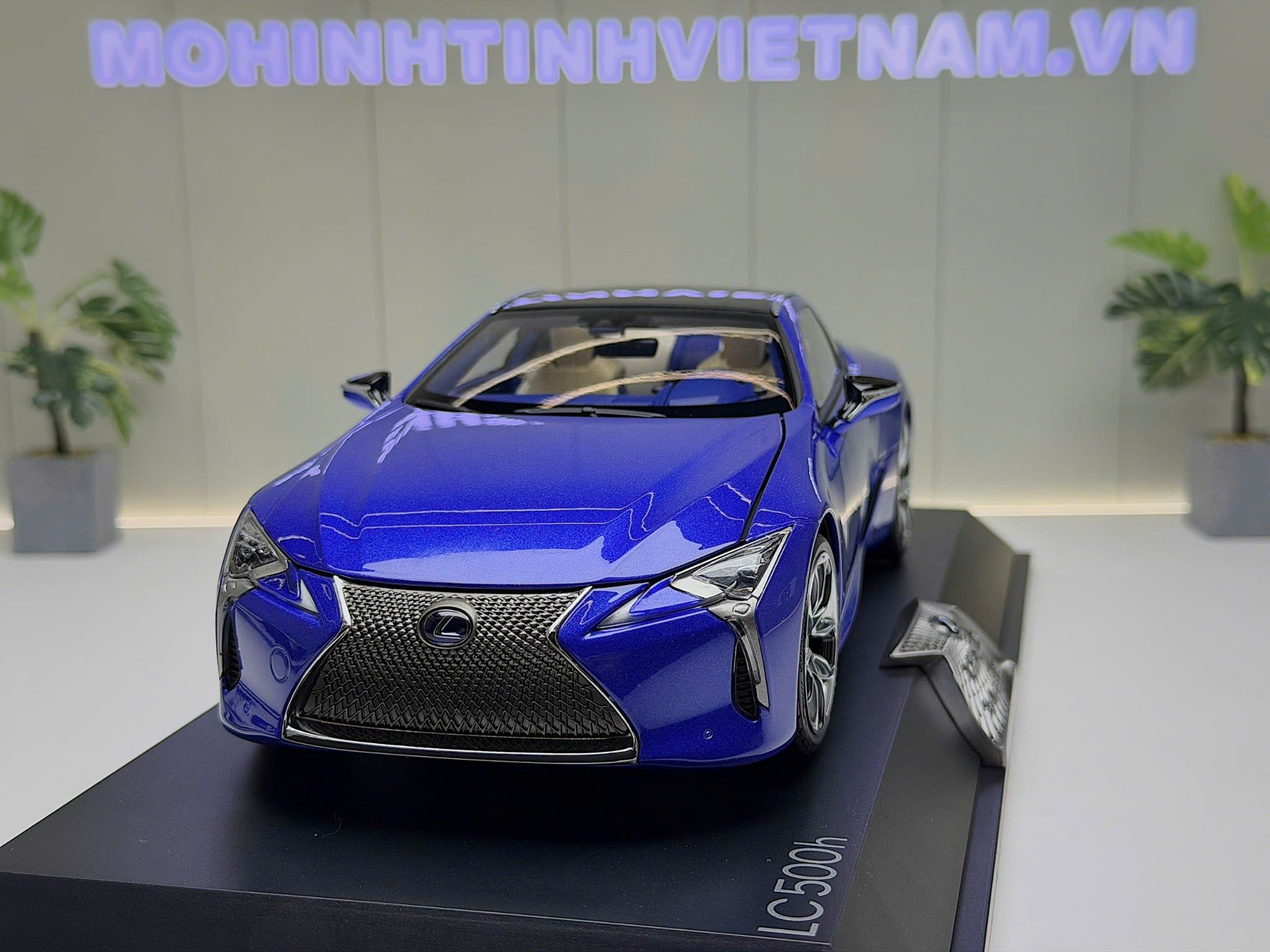 XE MÔ HÌNH LEXUS LC500H BLUE,TỶ LỆ 1/18 DEALER LEXUS