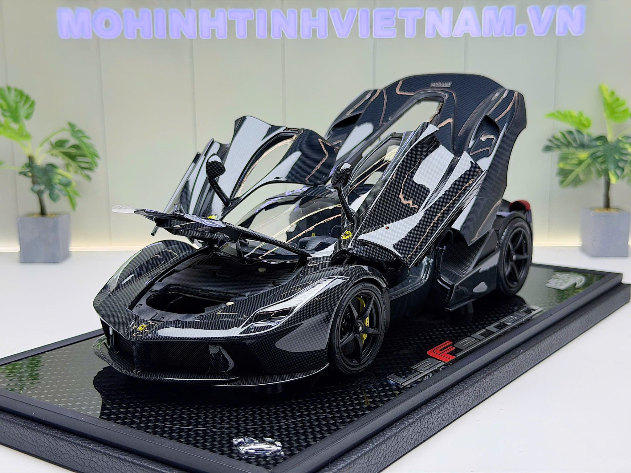 XE MÔ HÌNH FERRARI LAFERRARI CARBON FIBER X LUXURY BOX,TỶ LỆ 1/18 BBR MODEL