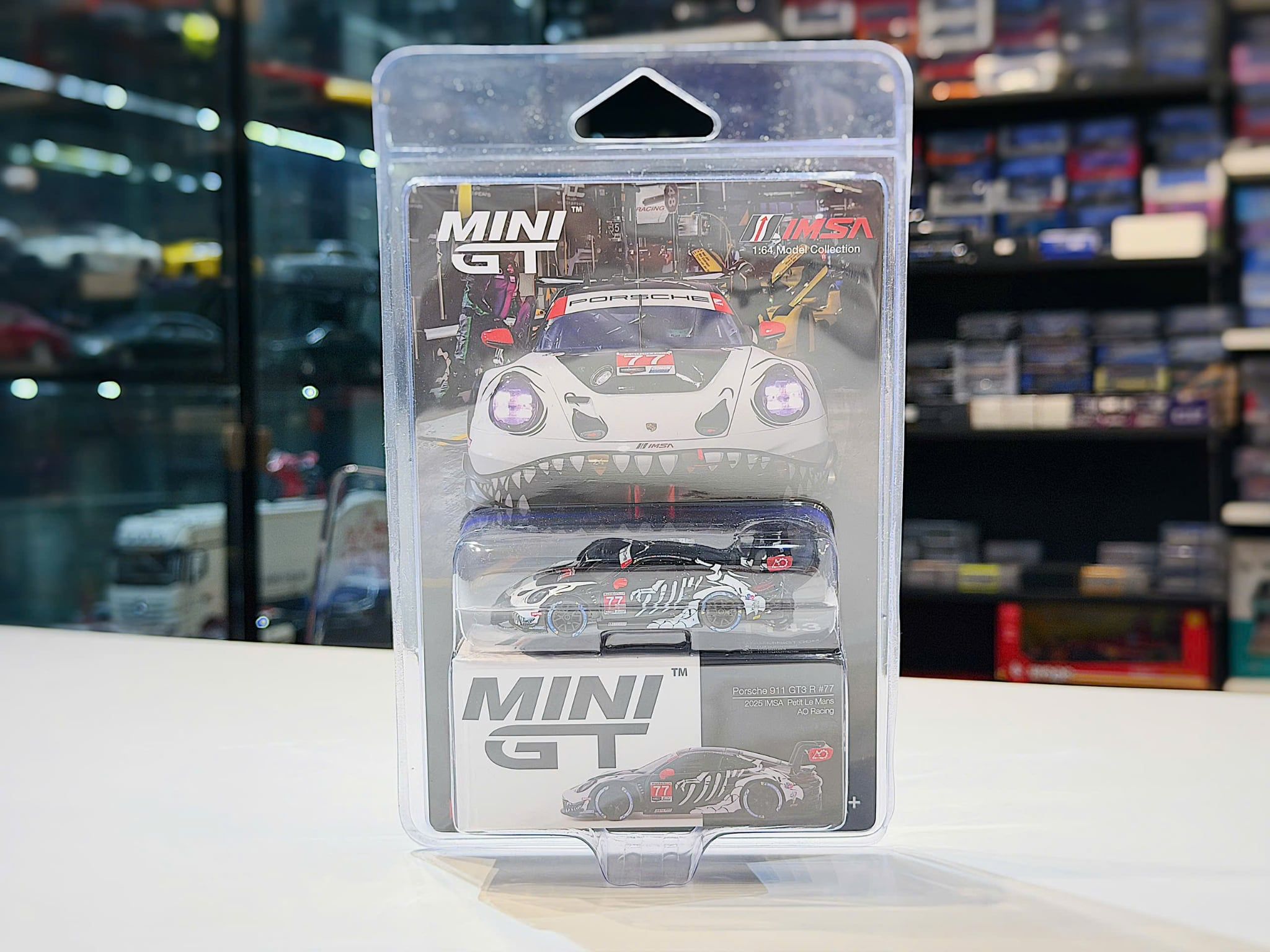 XE MÔ HÌNH PORSCHE 911 GT3 R #77 AO RACING 2025 IMSA PETIS LE MANS,TỶ LỆ 1/64 MINIGT