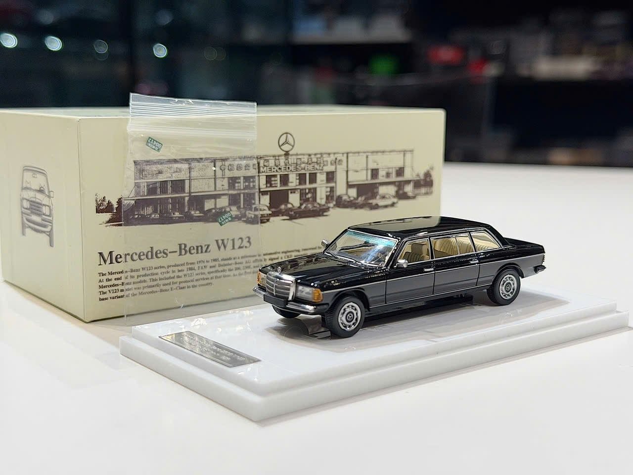 XE MÔ HÌNH MERCEDES BENZ 230E LIMO BLACK,TỶ LỆ 1/64 GOC